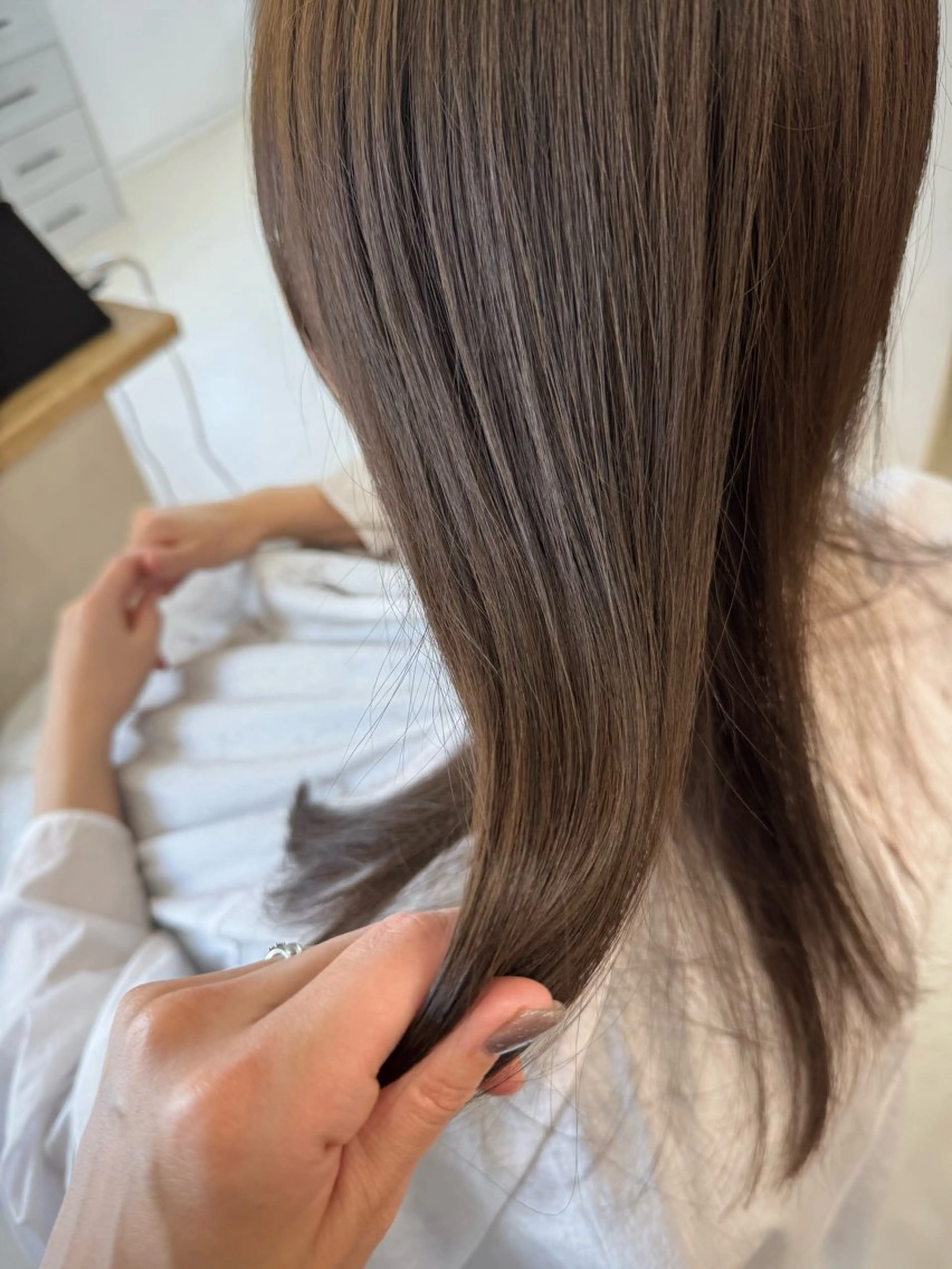 セミロング ヘアカラー アルーナビューティデザイン所属・鈴木 妃帆未のヘアスタイル