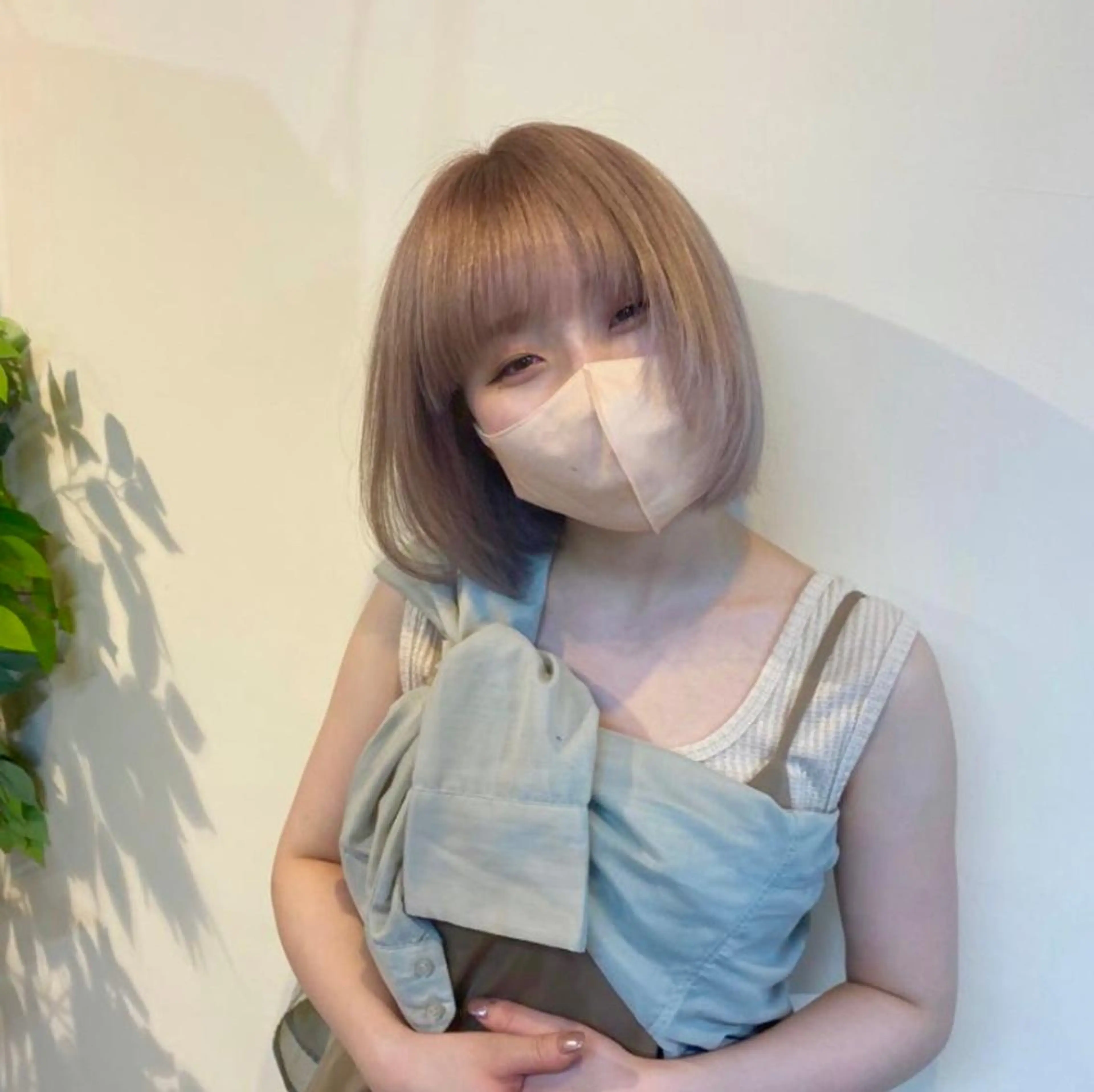 ショート カラー レイヤー/ボブ/透明 感カラー/佐藤奈由のヘアスタイル