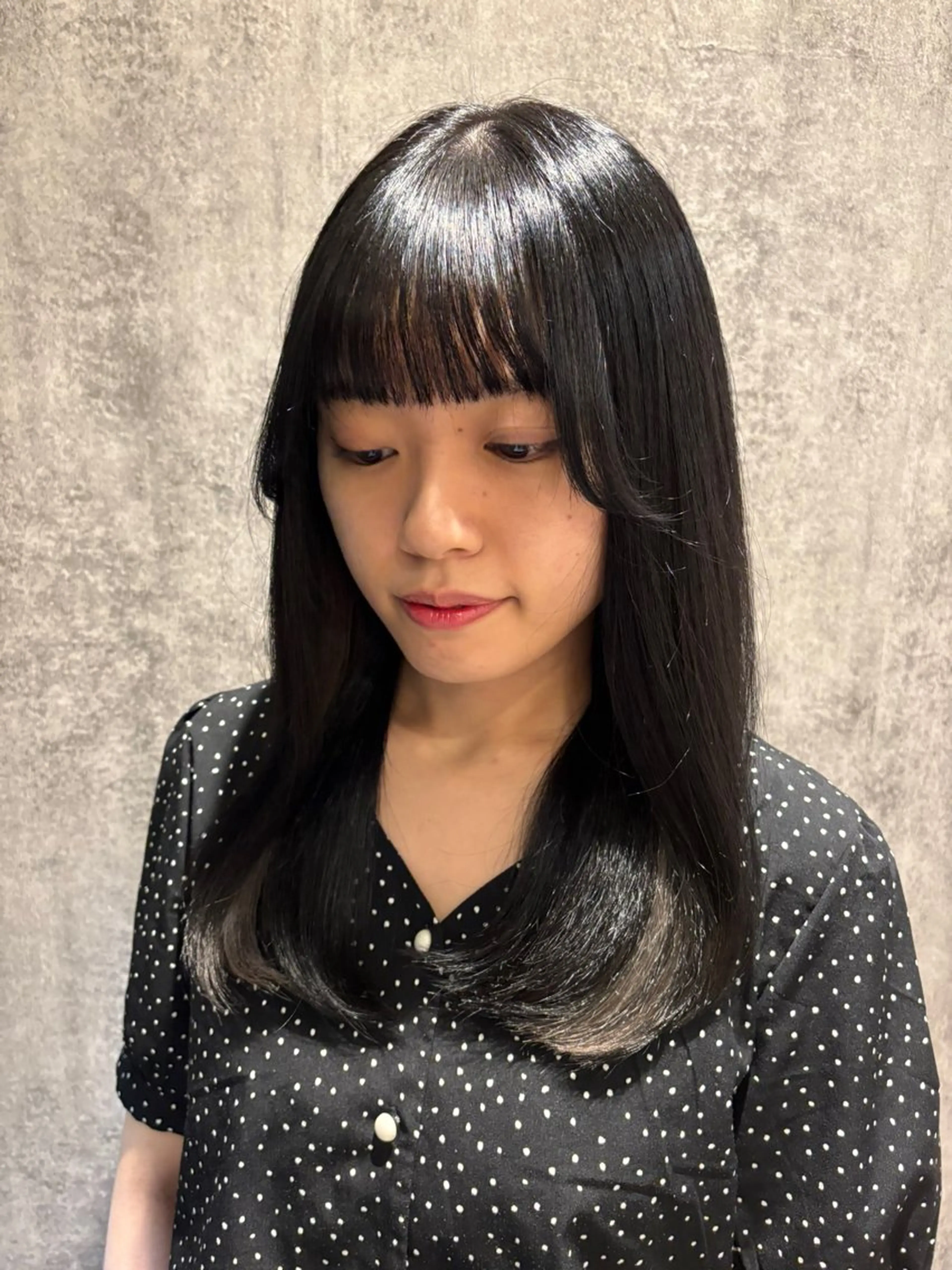 セミロング カラー イヤリングカラー シルバー 太田 鈴佳のヘアスタイル