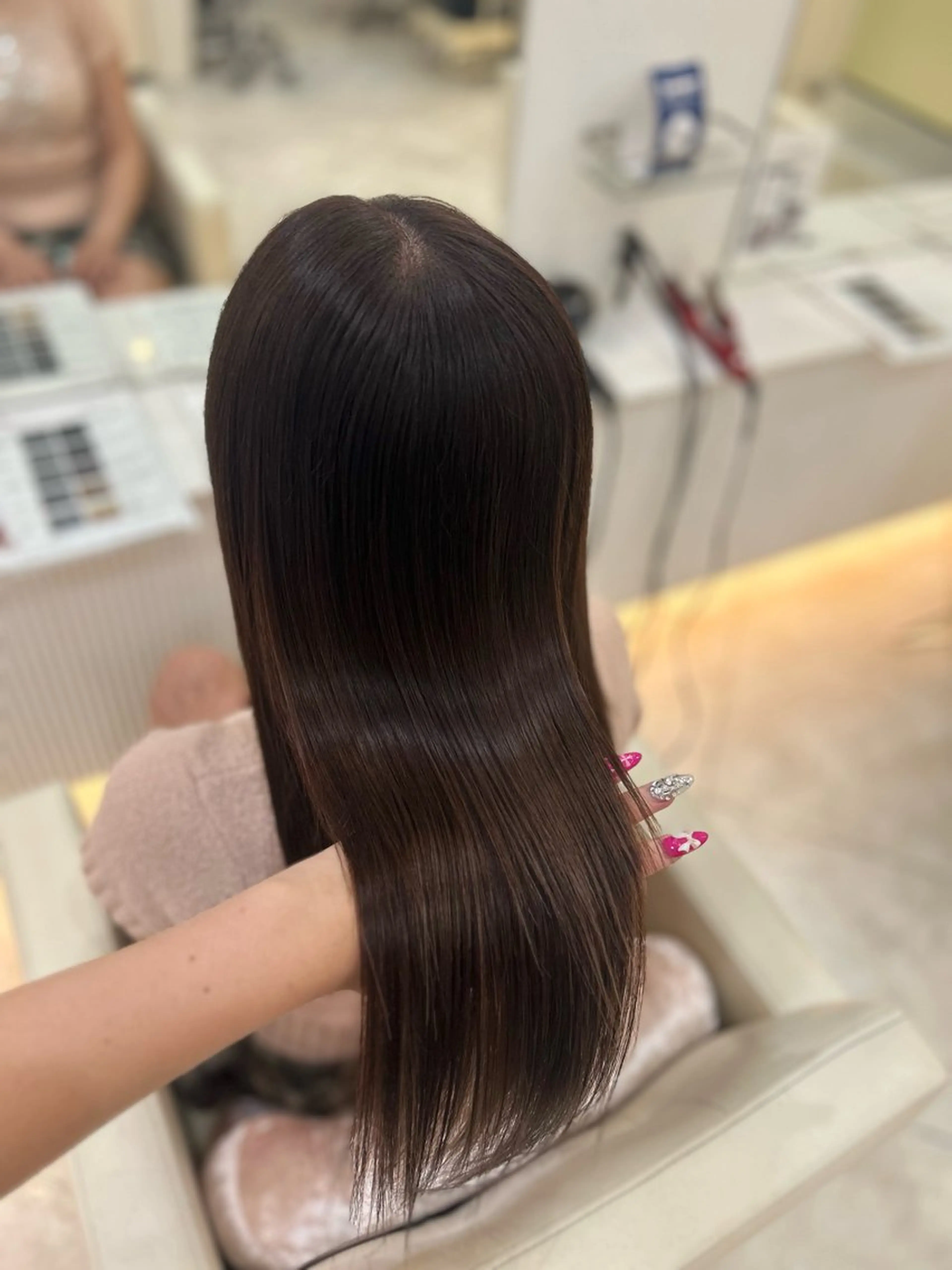 ワンカラー➕Jewel treatment💎【腰】の写真