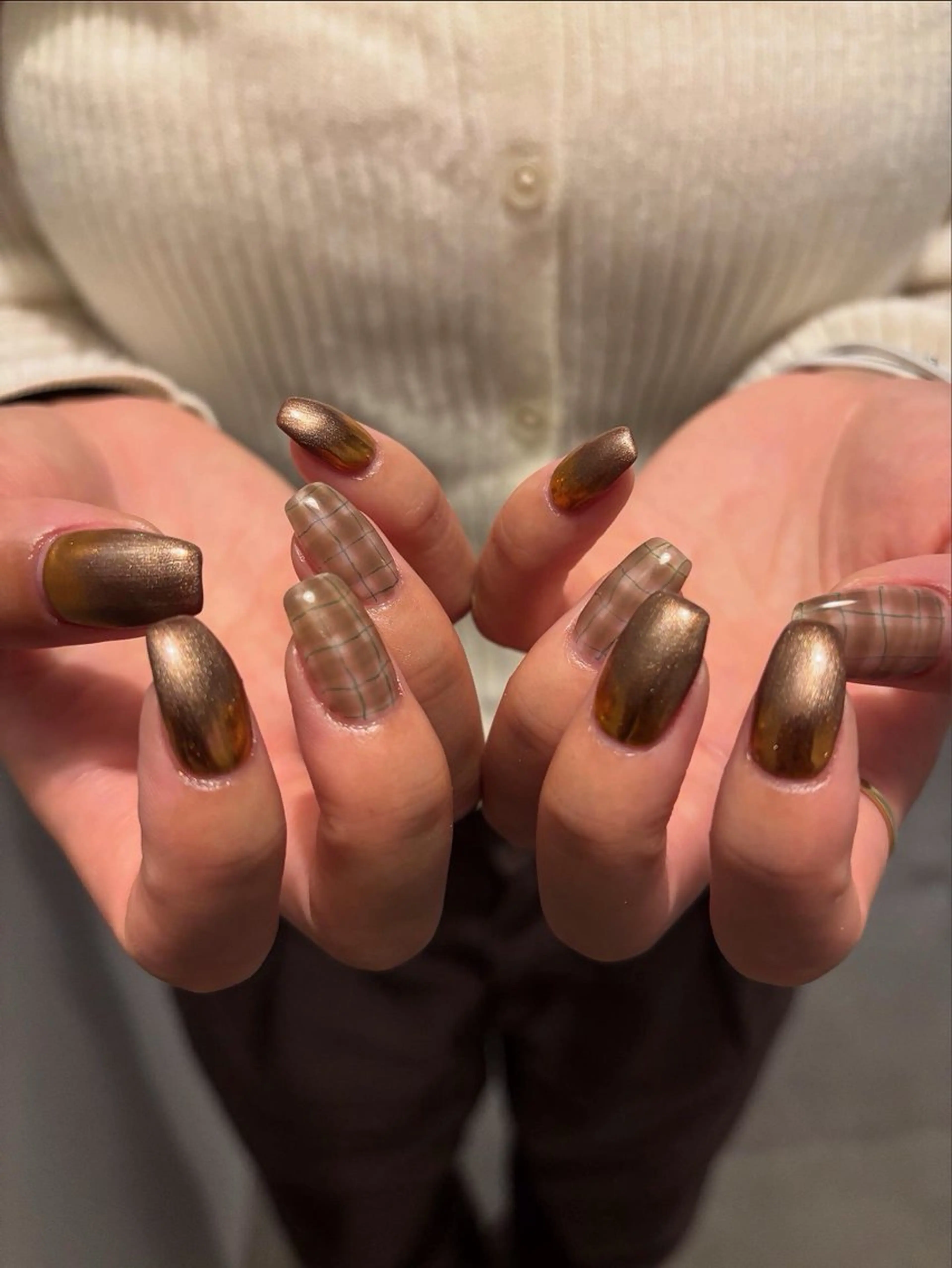 ネイル ブラウン ジェルネイル ラメ(グリッター) ハンドネイル chika ／ nailのネイルデザイン