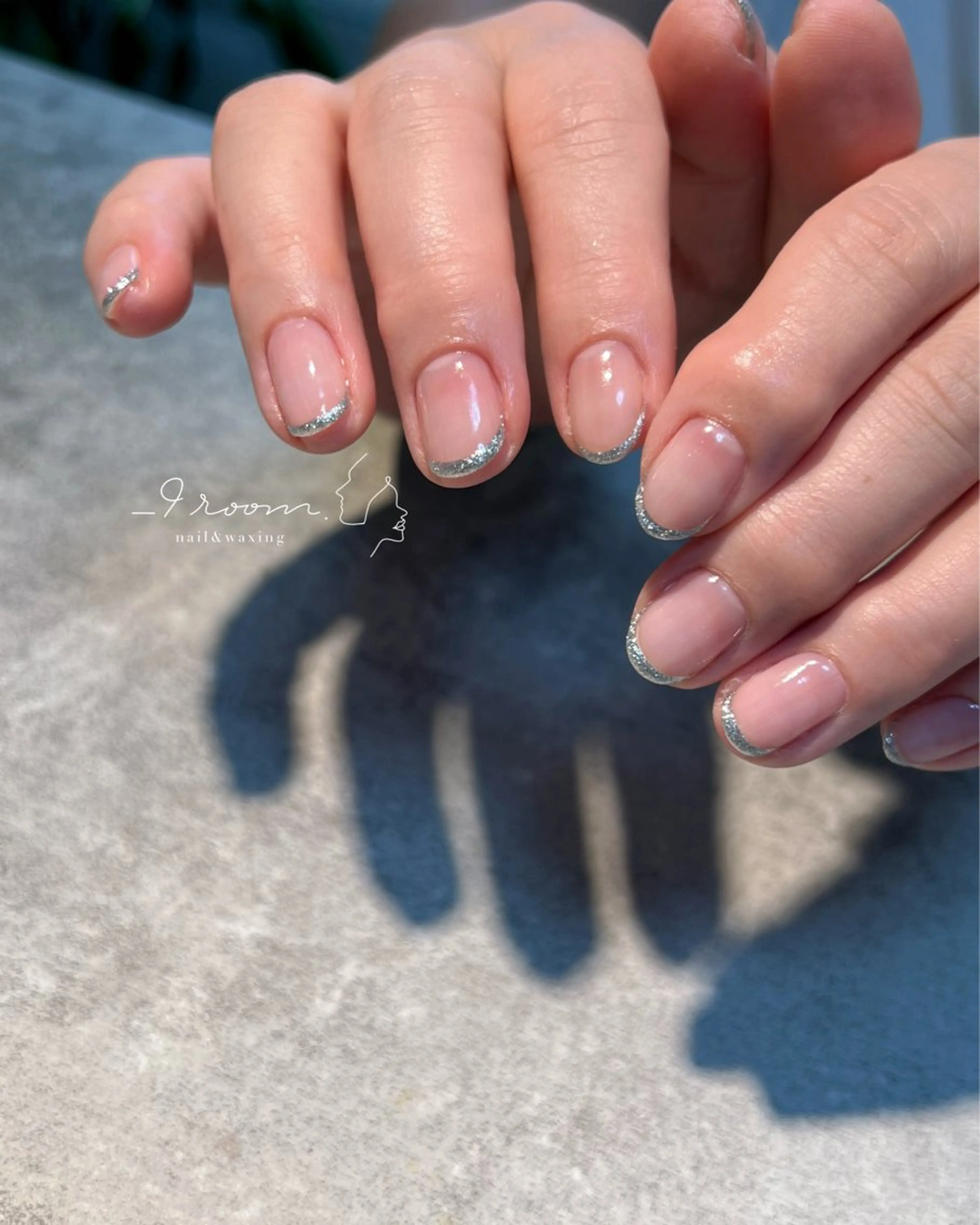 ネイル フレンチネイル ラメ(グリッター) オフィスネイル シルバー ハンドネイル _9 room. Yoshimiのネイルデザイン