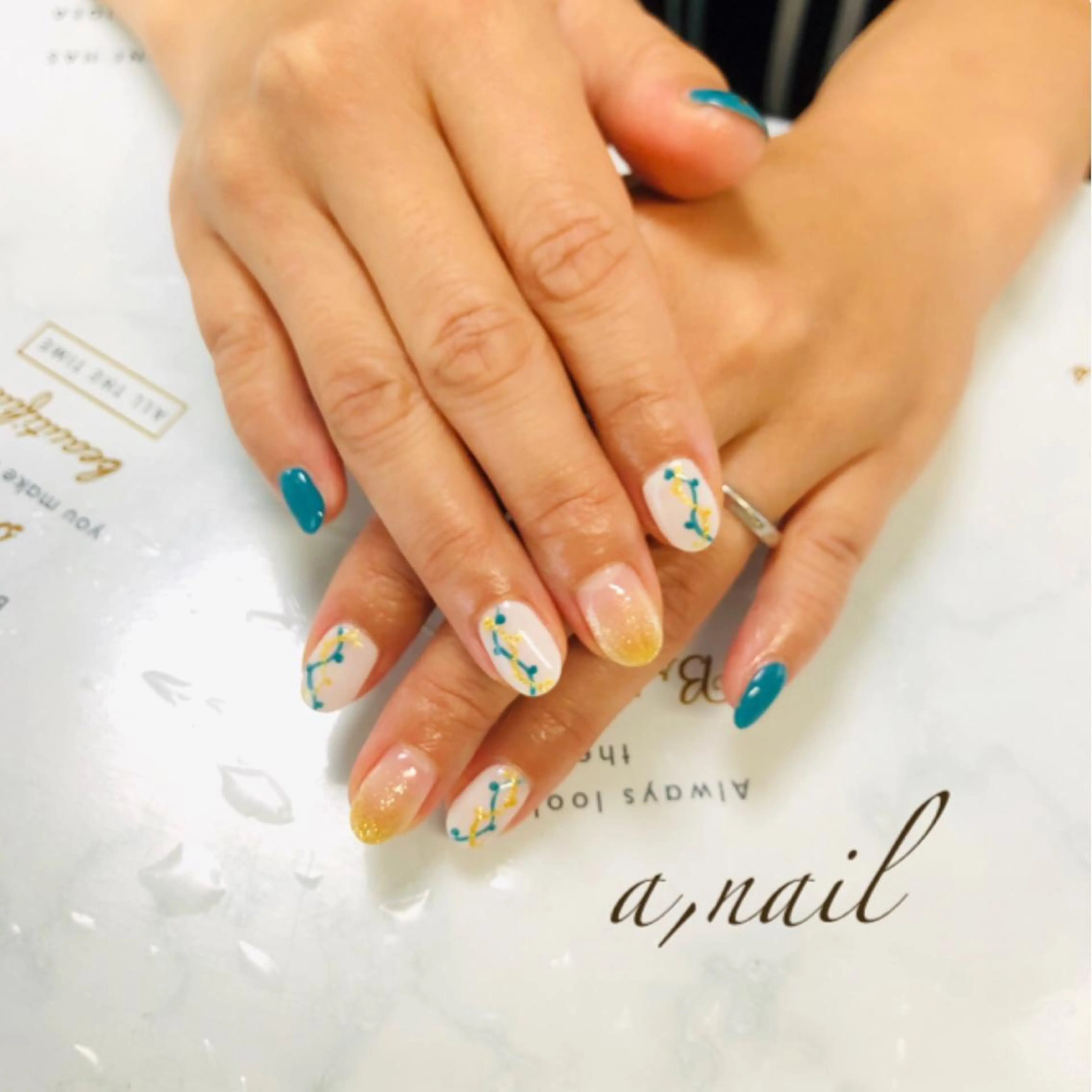 ネイル フットネイル ジェルネイル グラデーション ラメ(グリッター) ラメグラデーション ハンドネイル ネイルサロン エーネイルのネイルデザイン