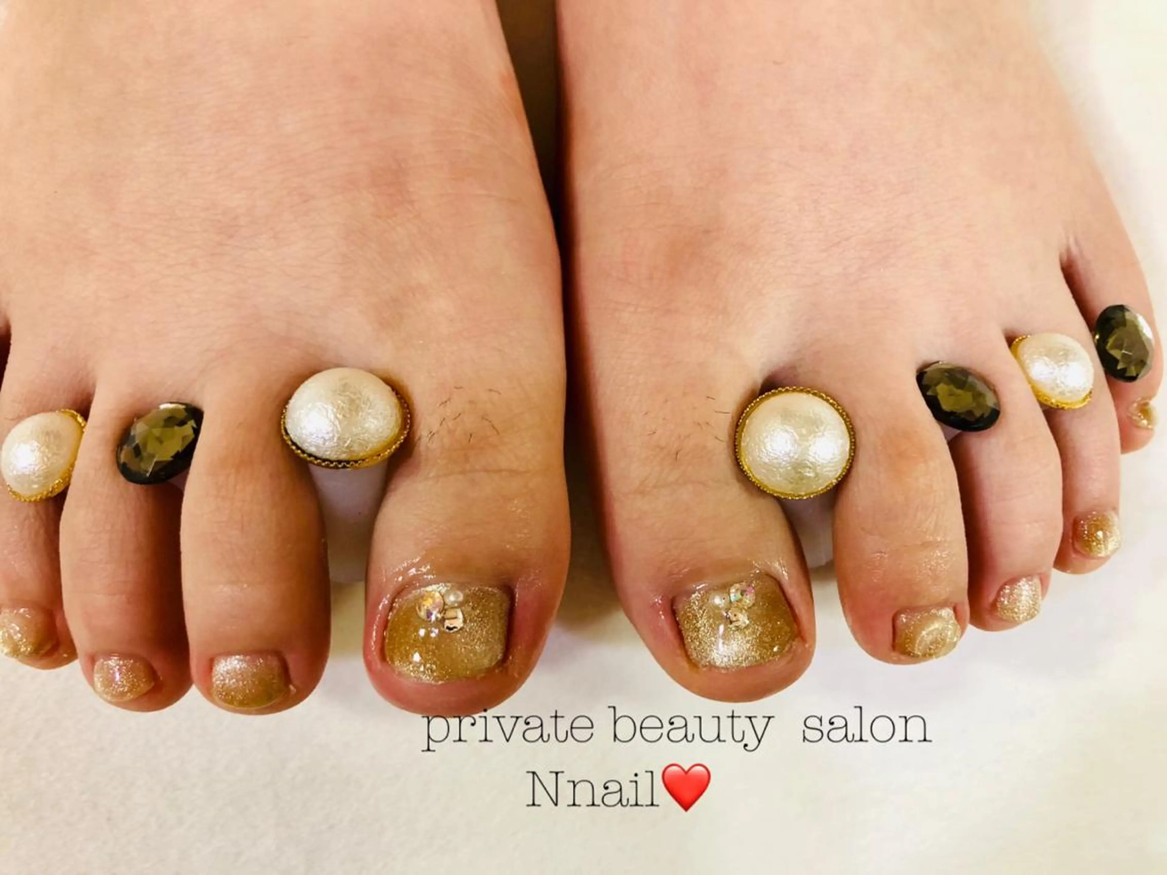 ネイル ジェルネイル キラキラネイル マグネットネイル ストーンネイル フットネイル Nnail所属・🌿Nnail🌿 プライベートサロンのネイルデザイン