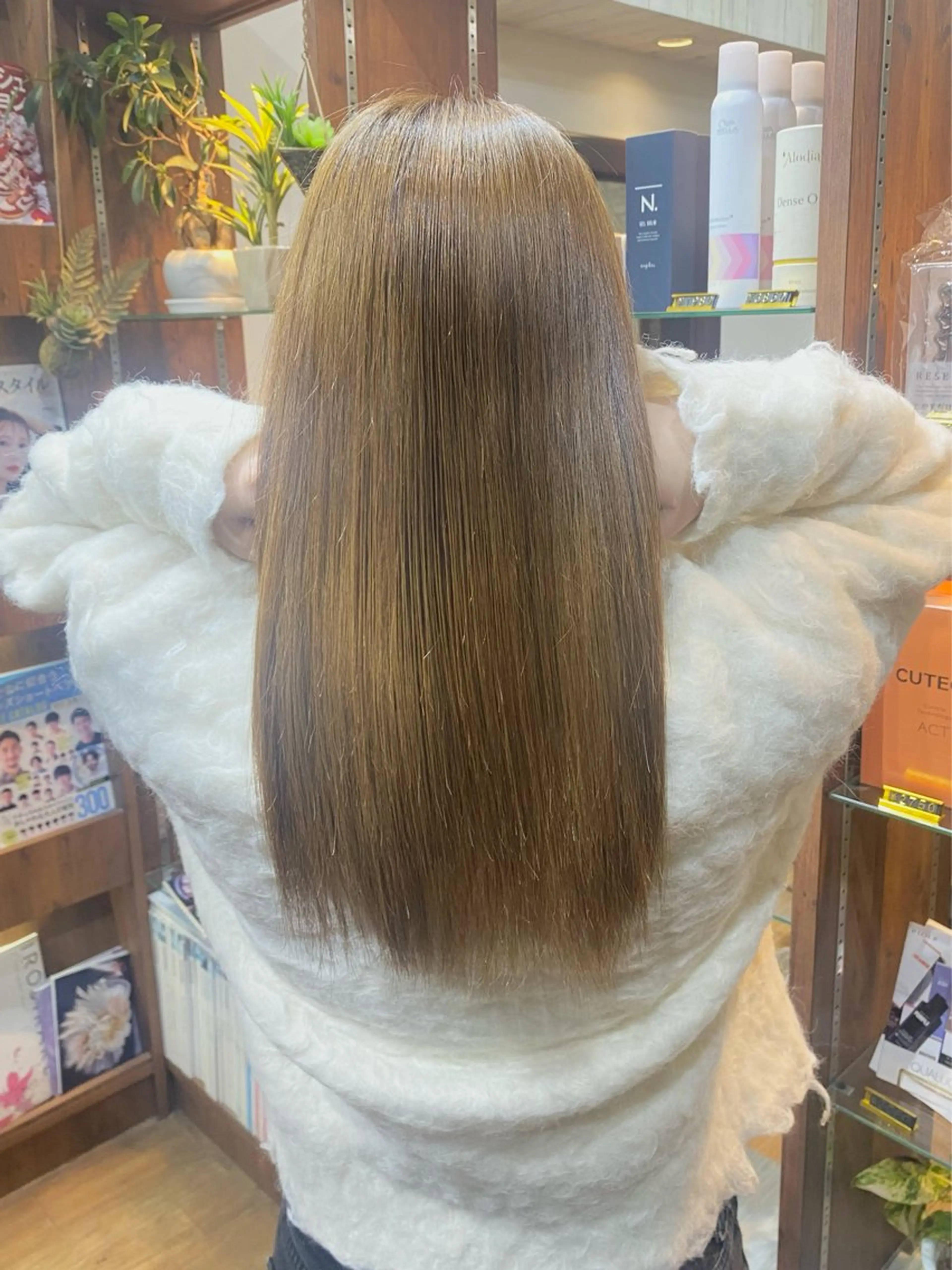 セミロング アサクラ ユウアのヘアスタイル