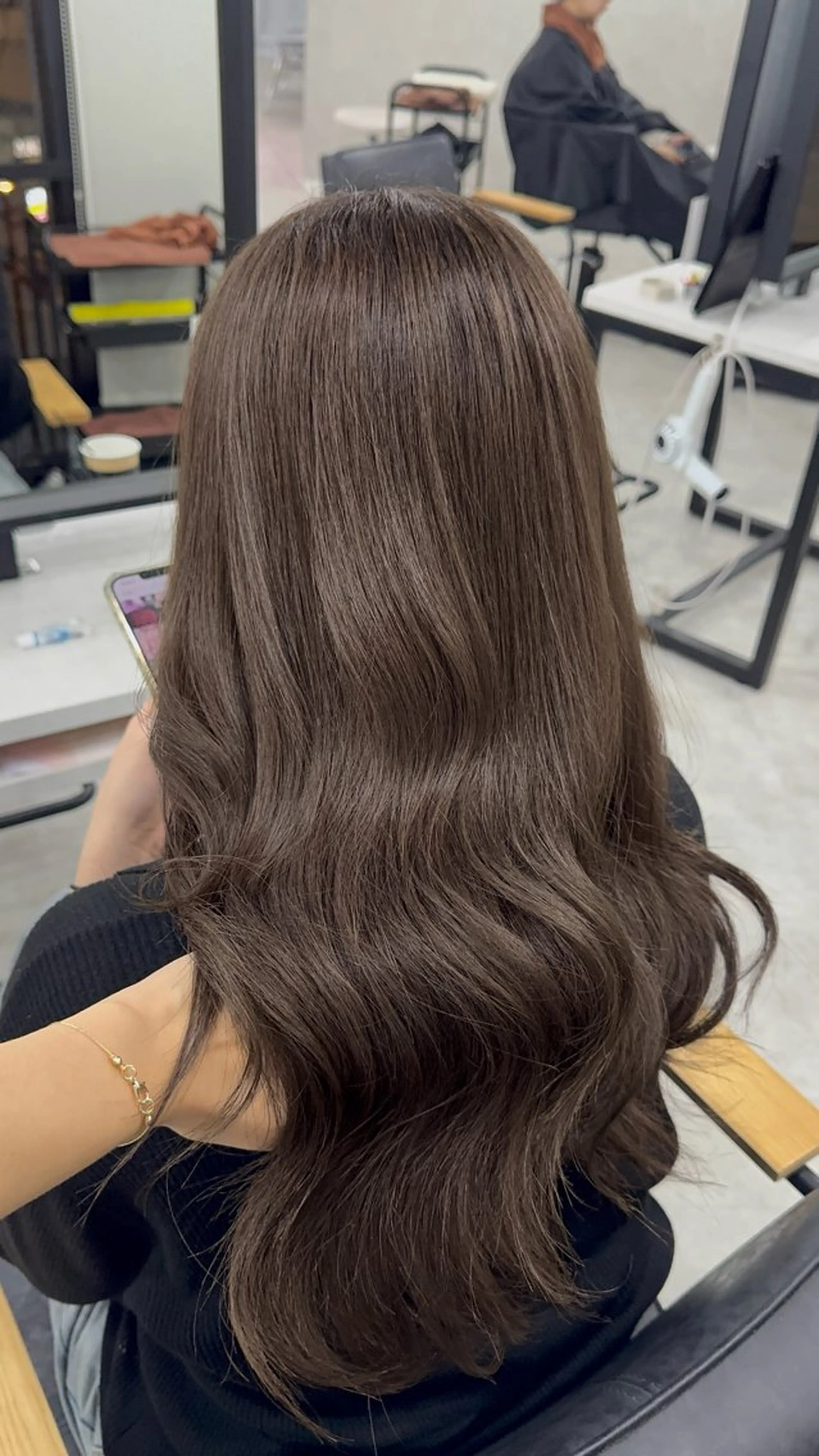 ロング カラー アッシュ アッシュブラウン ベージュカラー 黒髪 ブリーチ カット ヘアカラー トリートメント 赤み無し柔らかカラー 【梅田】madokaのヘアスタイル