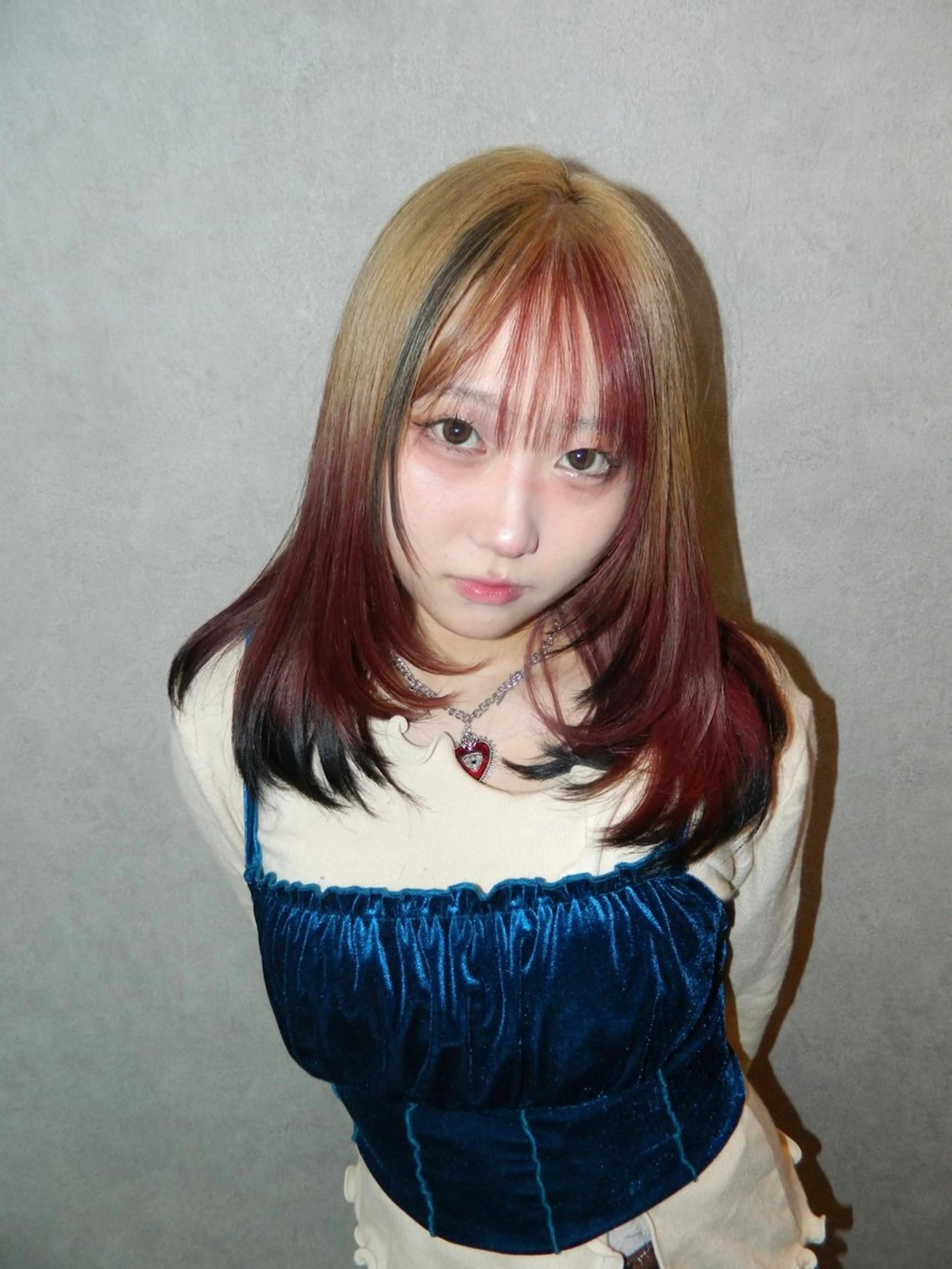 ロング カラー ケアブリーチ/派手髪 ハイトーン/ナナのヘアスタイル