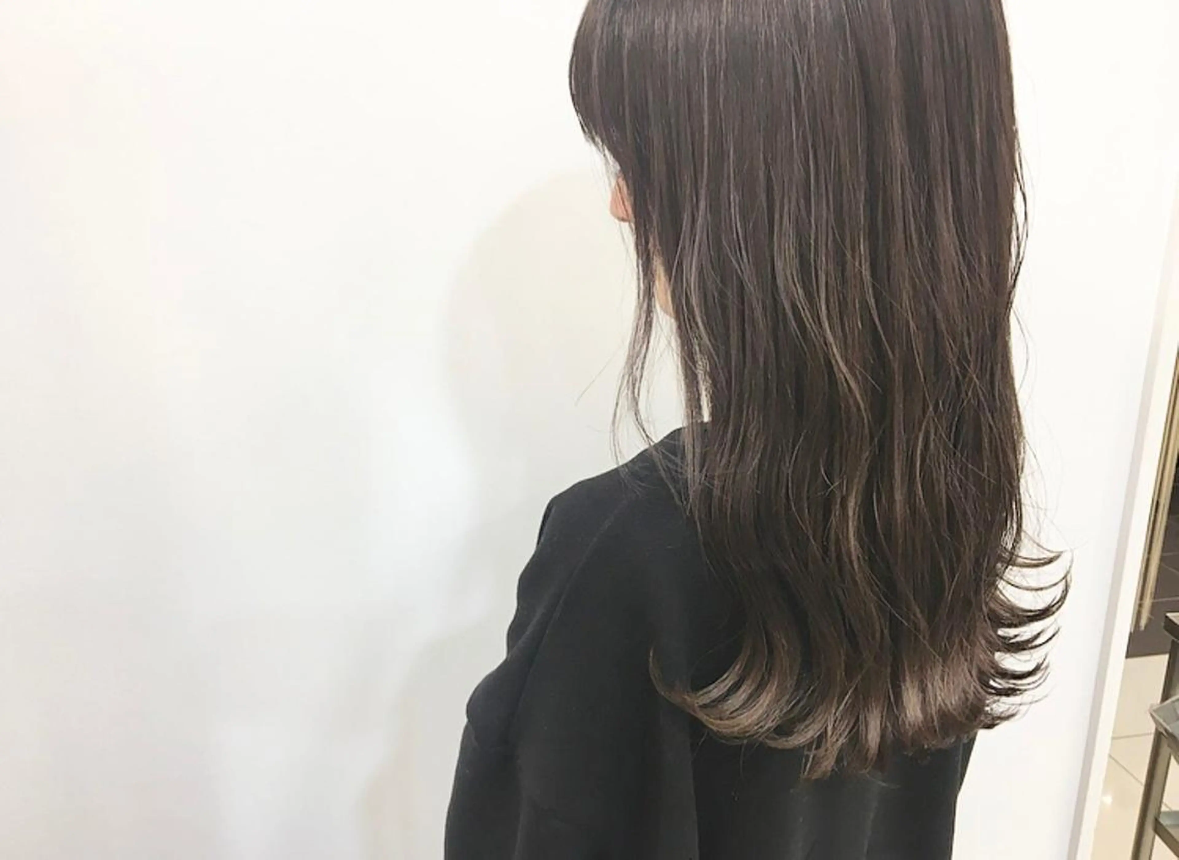 セミロング カラー アッシュ ベージュカラー 透明感カラー ハイライトカラー ラベンダーカラー ヘアカラー 鈴木 翔梧のヘアスタイル