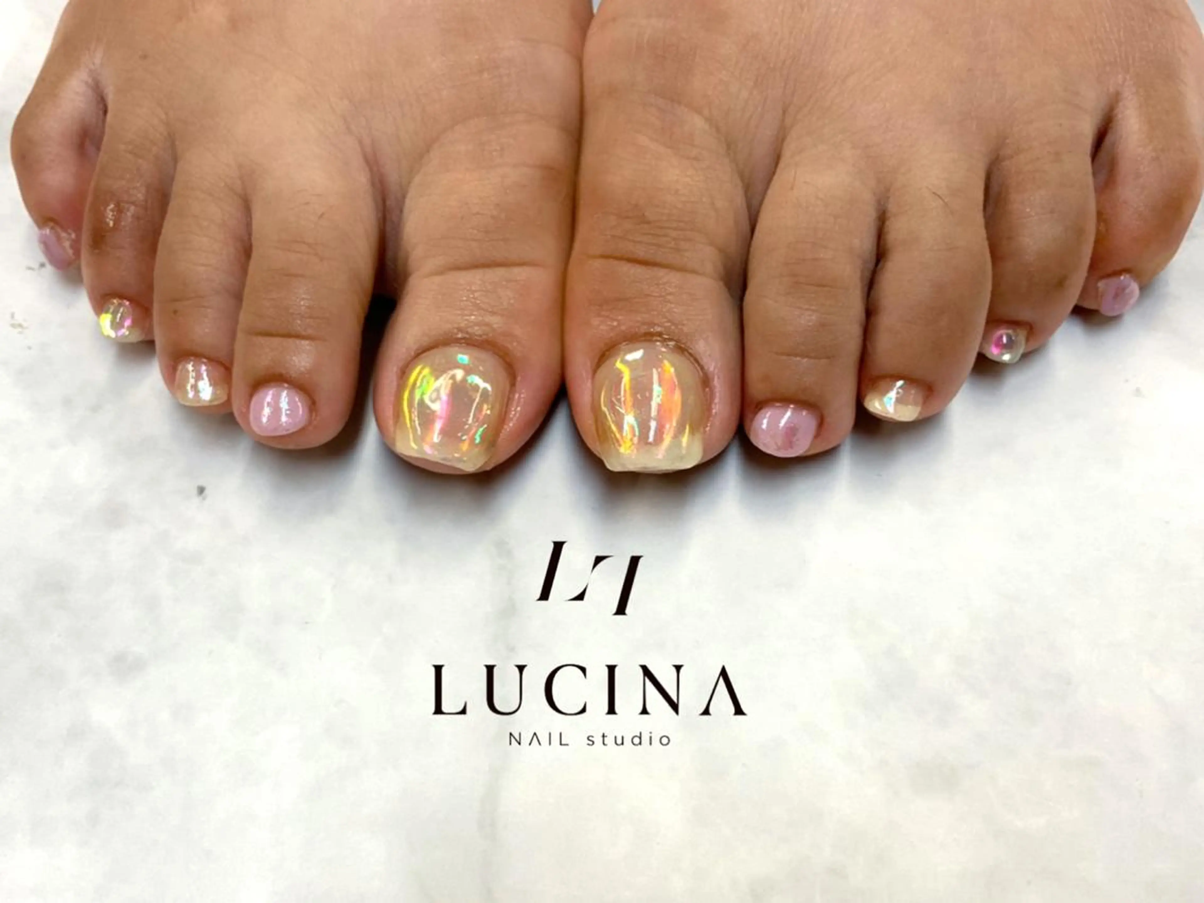 ネイル オーロラネイル フットネイル ジェルネイル 氷ネイル・うるうるネイル キラキラネイル フットネイル 新橋 ルキナ スタッフのネイルデザイン