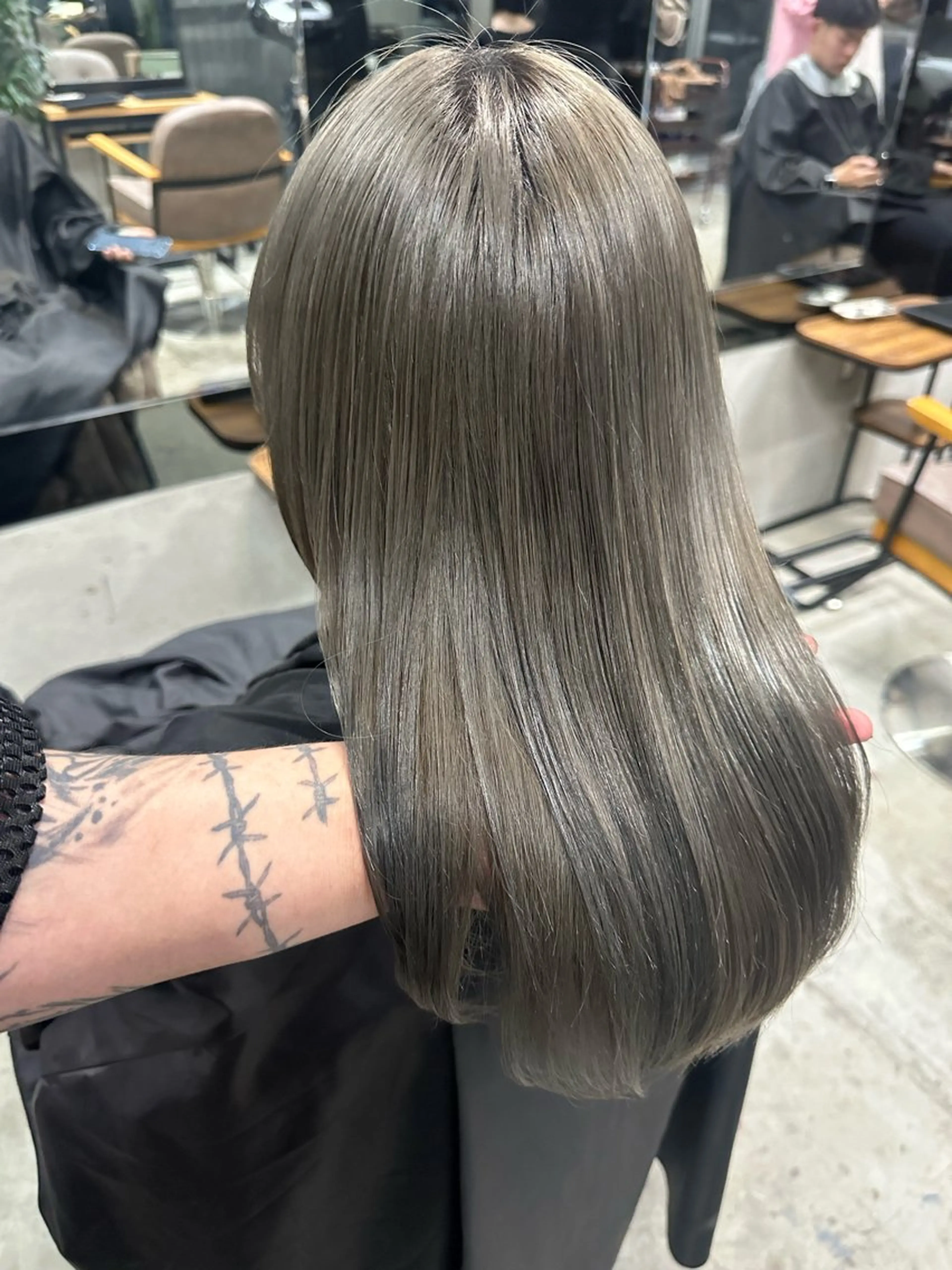 セミロング カット ヘアカラー トリートメント AiM エイム　韓国レイヤーのヘアスタイル