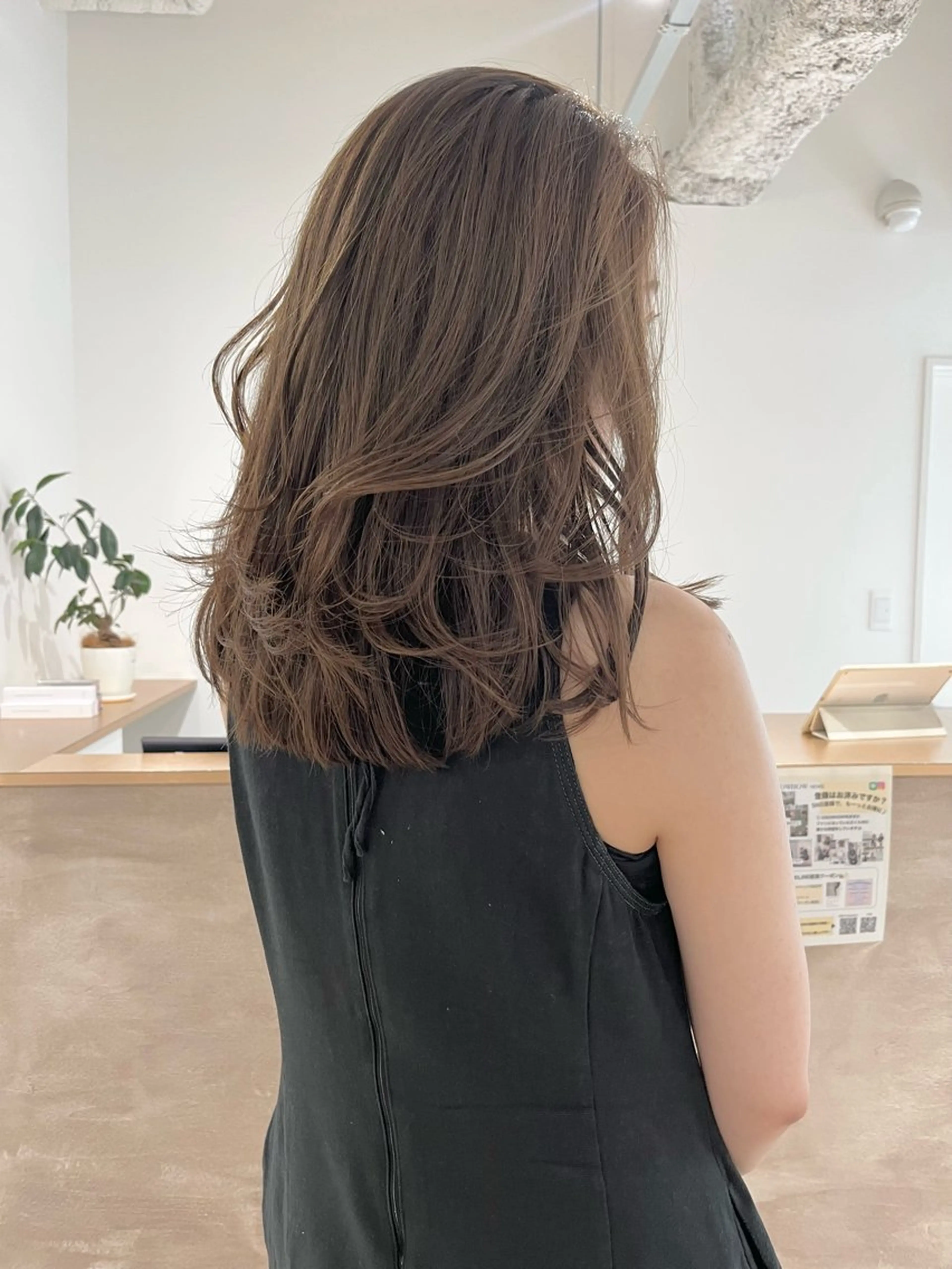 セミロング 箱崎 凪沙のヘアスタイル