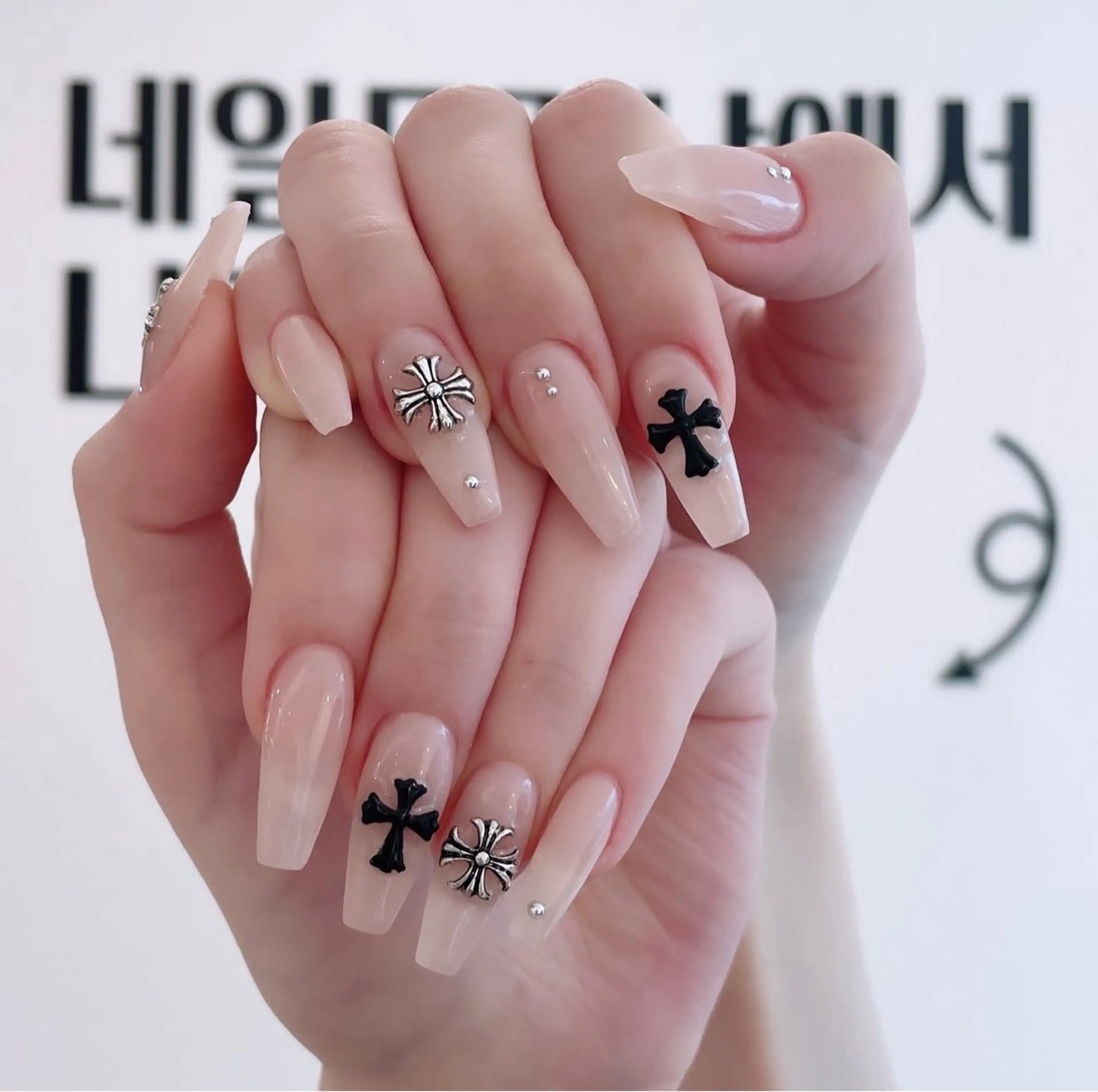 ネイル フラッシュネイル フレンチネイル グラデーション キラキラネイル 韓国ネイル ハンドネイル rina nailのネイルデザイン