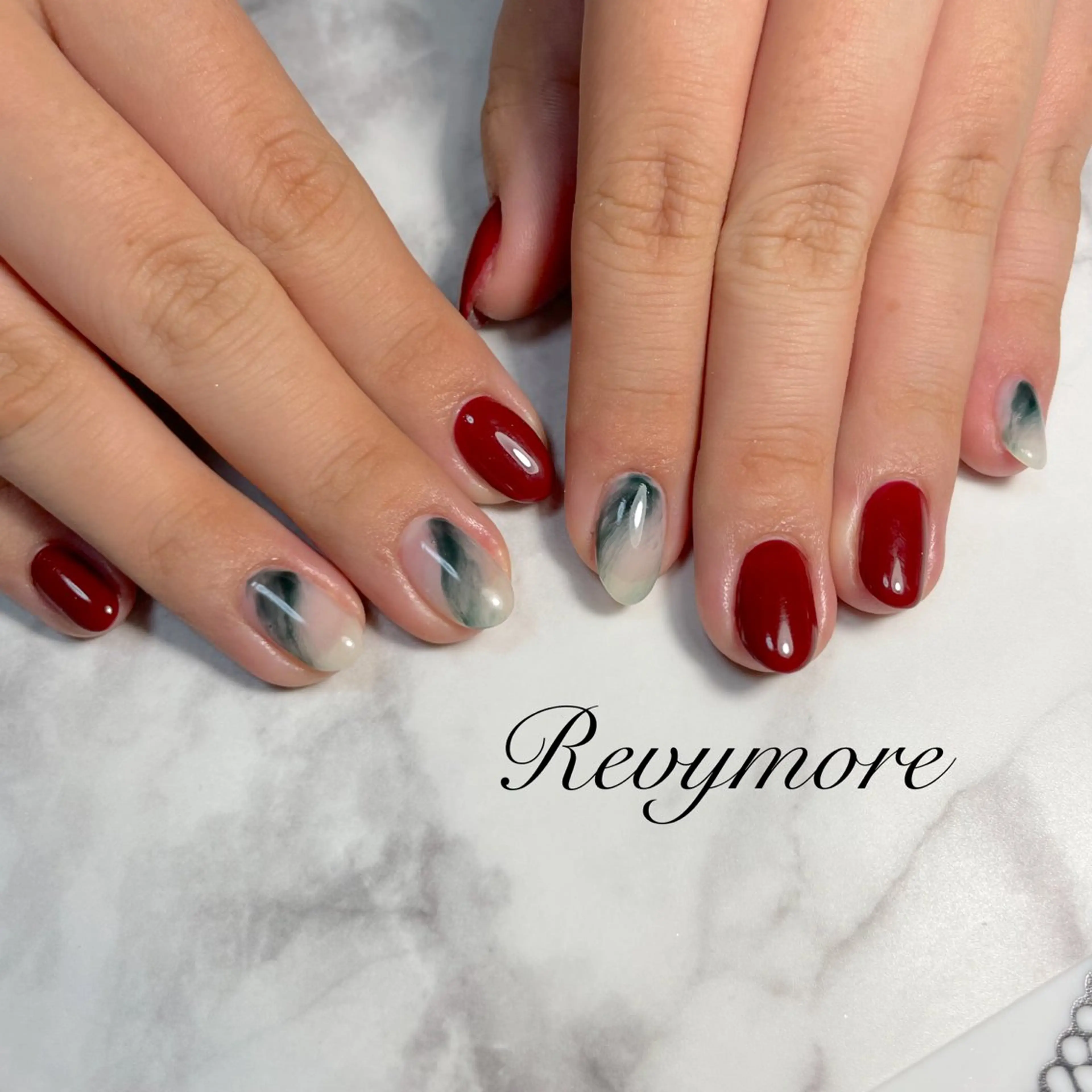 ネイル ジェルネイル グリーン キラキラネイル 韓国ネイル 大理石ネイル(マーブル) nail salon Revymoreのネイルデザイン