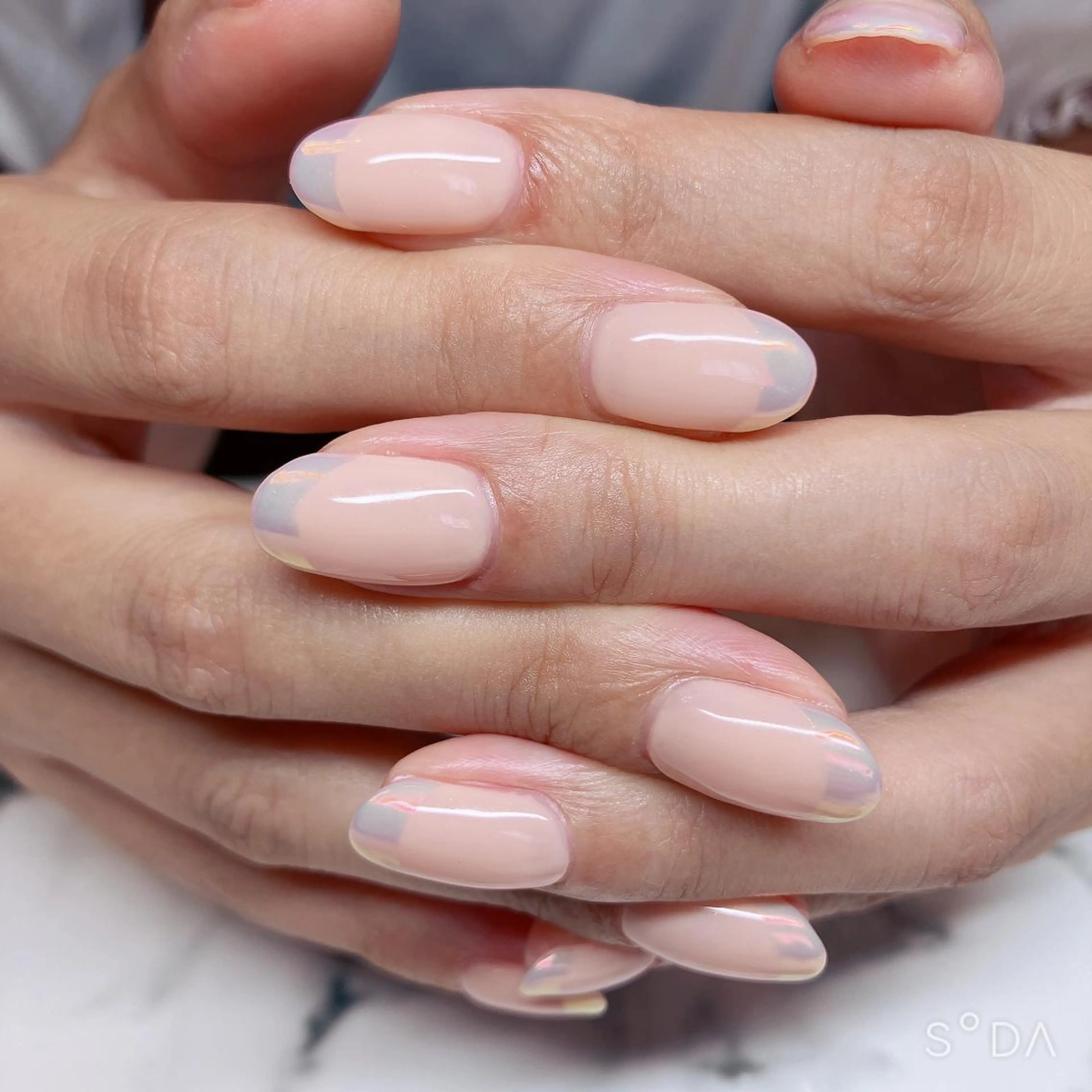 ネイル フレンチネイル ミラーネイル ハンドネイル 酒井 茜のエステ・リラクイメージ