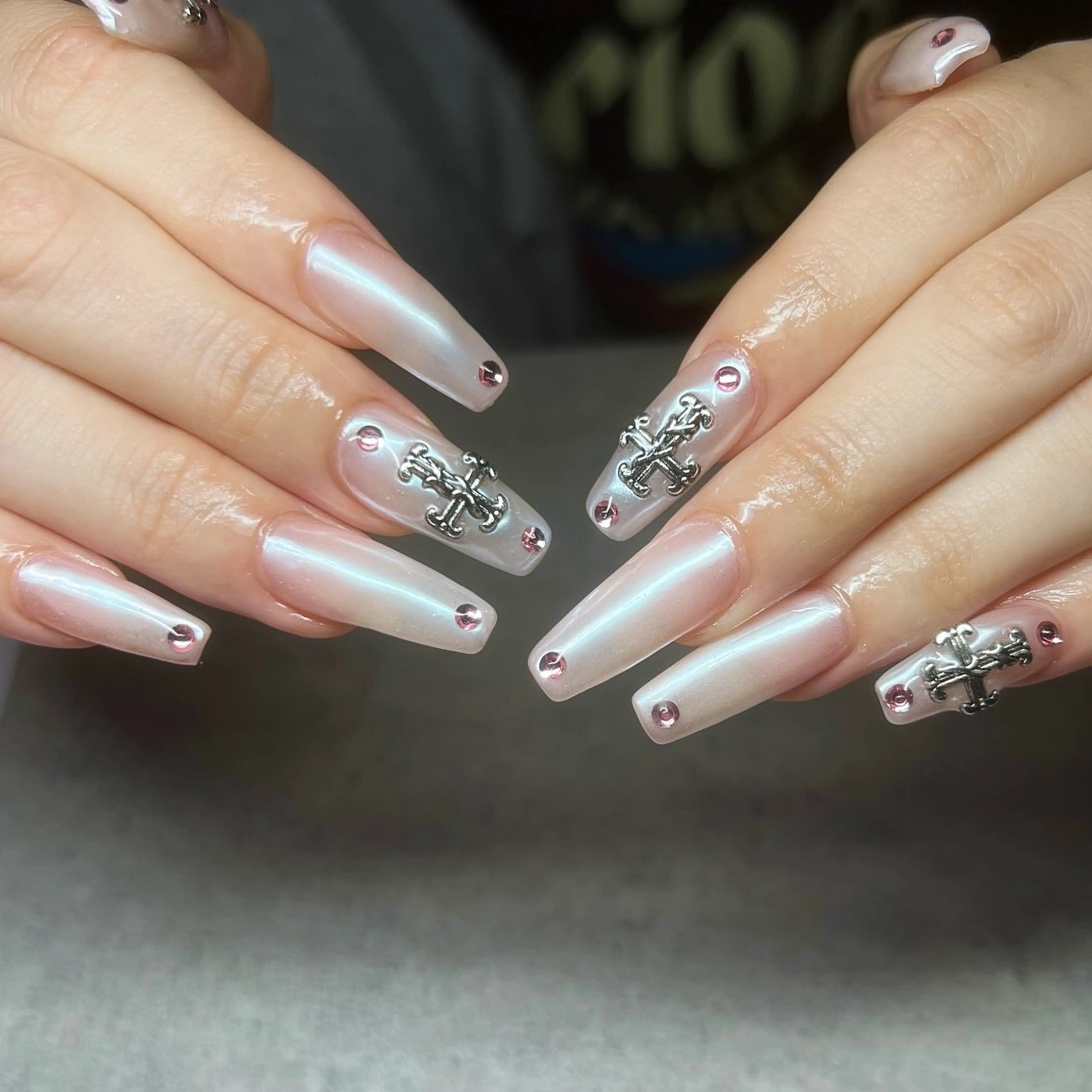 ネイル ミラーネイル ピンク ホワイト ハンドネイル ハンドケア 林 七海のその他イメージ