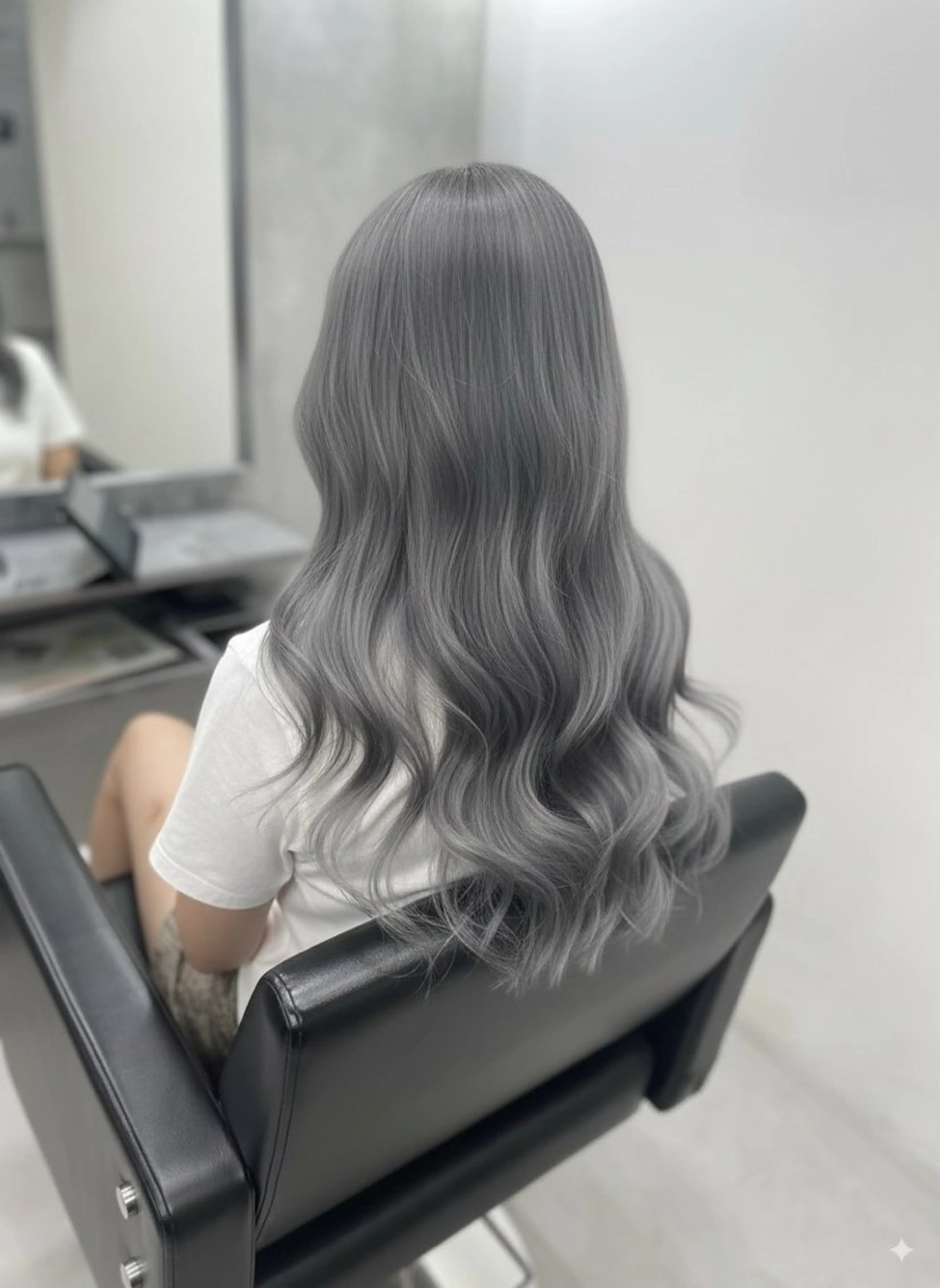 ロング カラー ヘアアレンジ ブリーチ ダブルカラー シルバー VIM hairおもろまち店のヘアスタイル