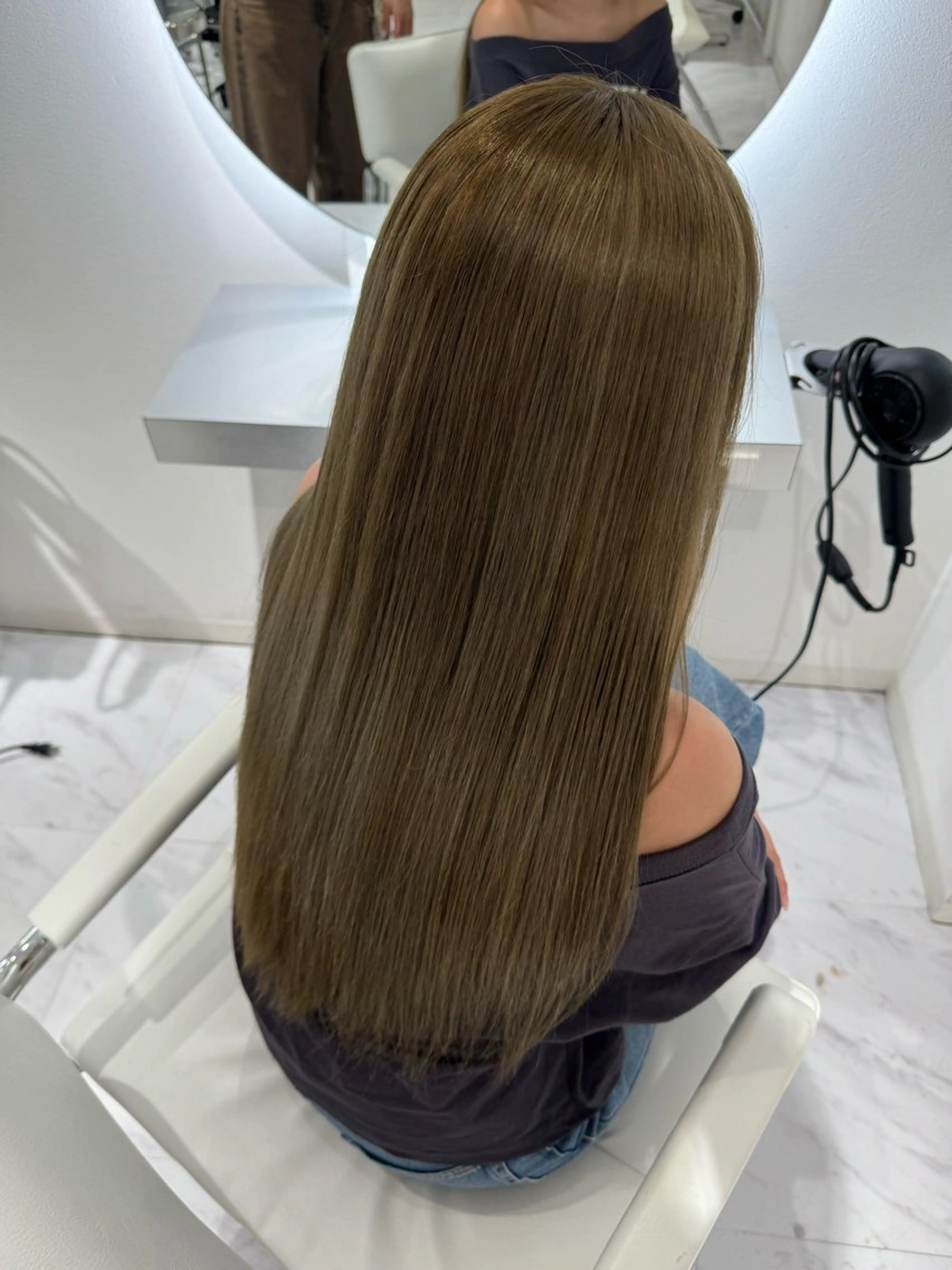 ロング カラー ベージュカラー ブリーチ オリーブベージュ ヘアカラー rina/デザイン カラー/上野のヘアスタイル