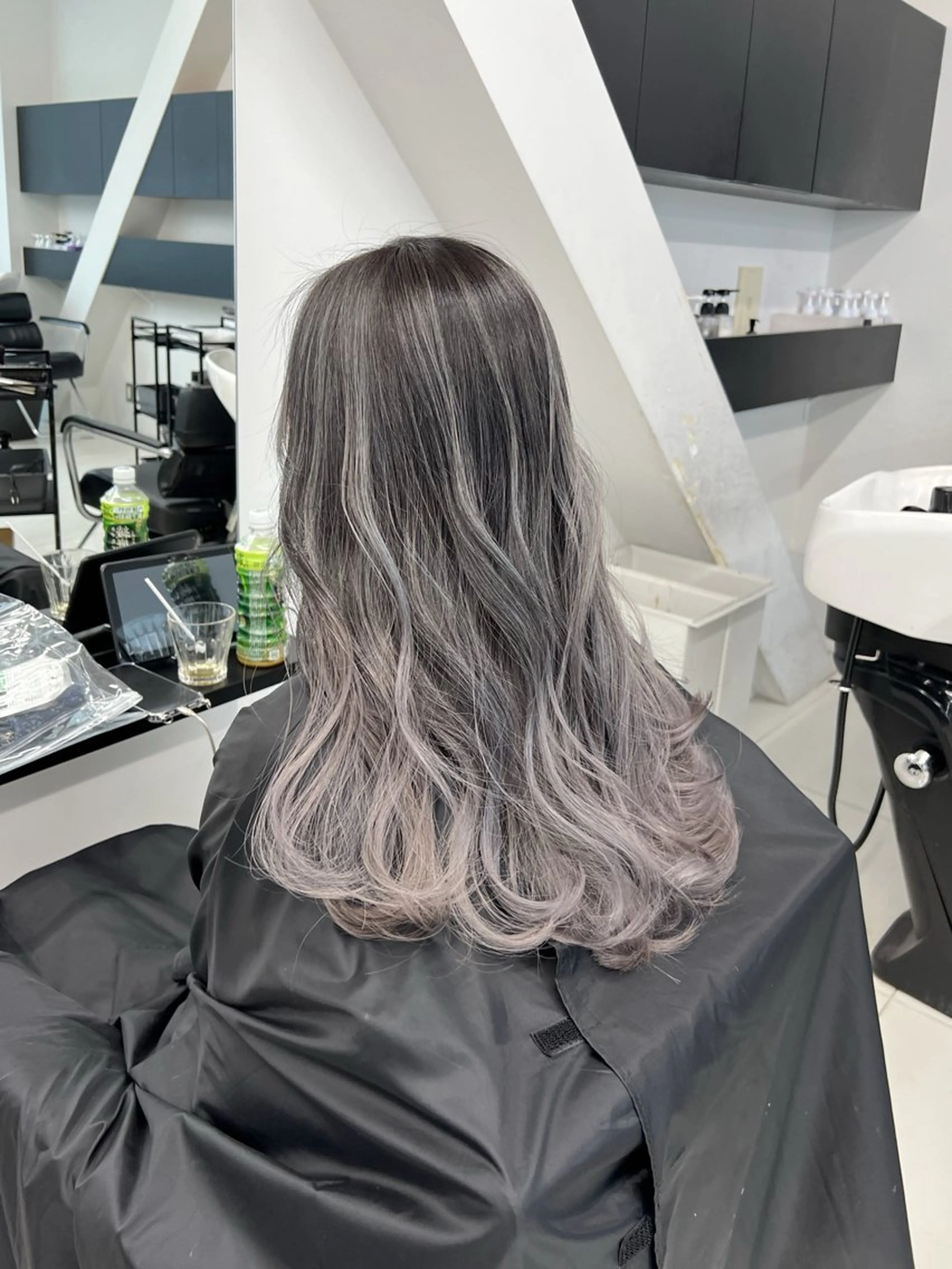 ロング カラー バレイヤージュ レイヤーカット カット ヘアカラー トリートメント ブリーチカラー 安田海音のヘアスタイル