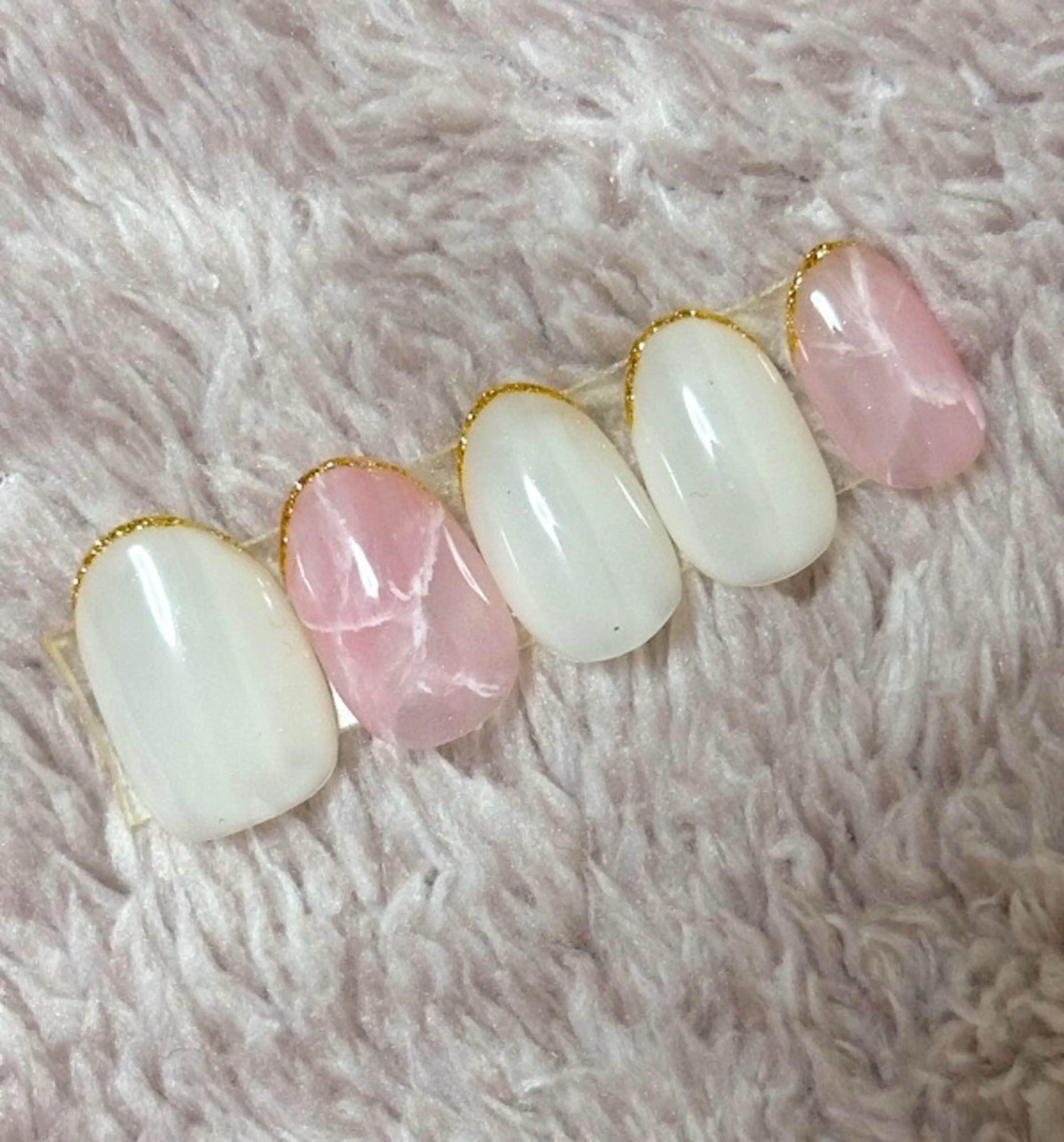 オフ無料⭐︎大理石ネイル スキニーラメフレンチの写真