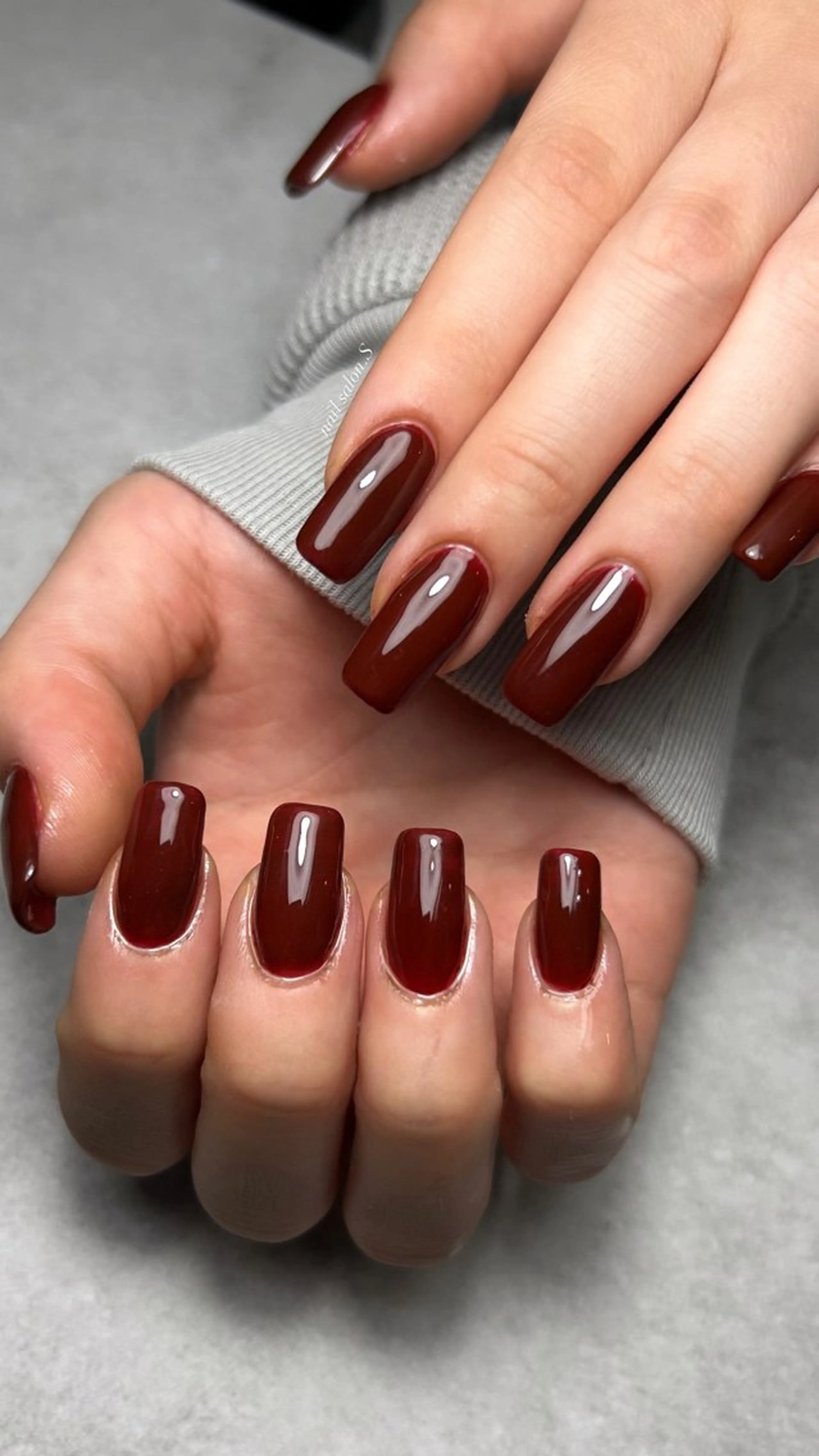 ネイル ボルドー 長さ出し ワンカラーネイル スカルプネイル シンプルネイル ハンドネイル 関山 志乃のネイルデザイン