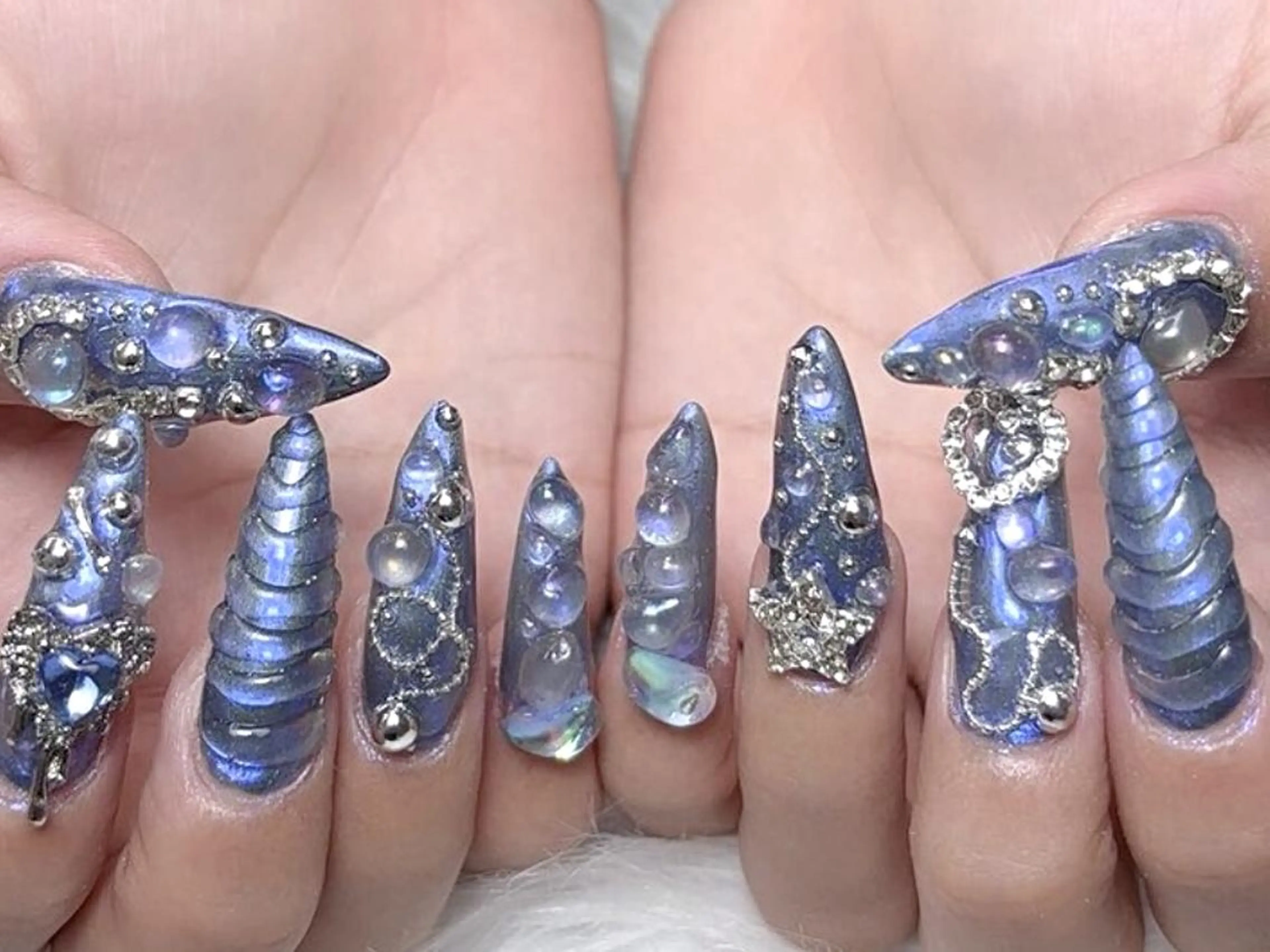 ネイル Rainrain💧 パーツ豊富、やり放題のネイルデザイン