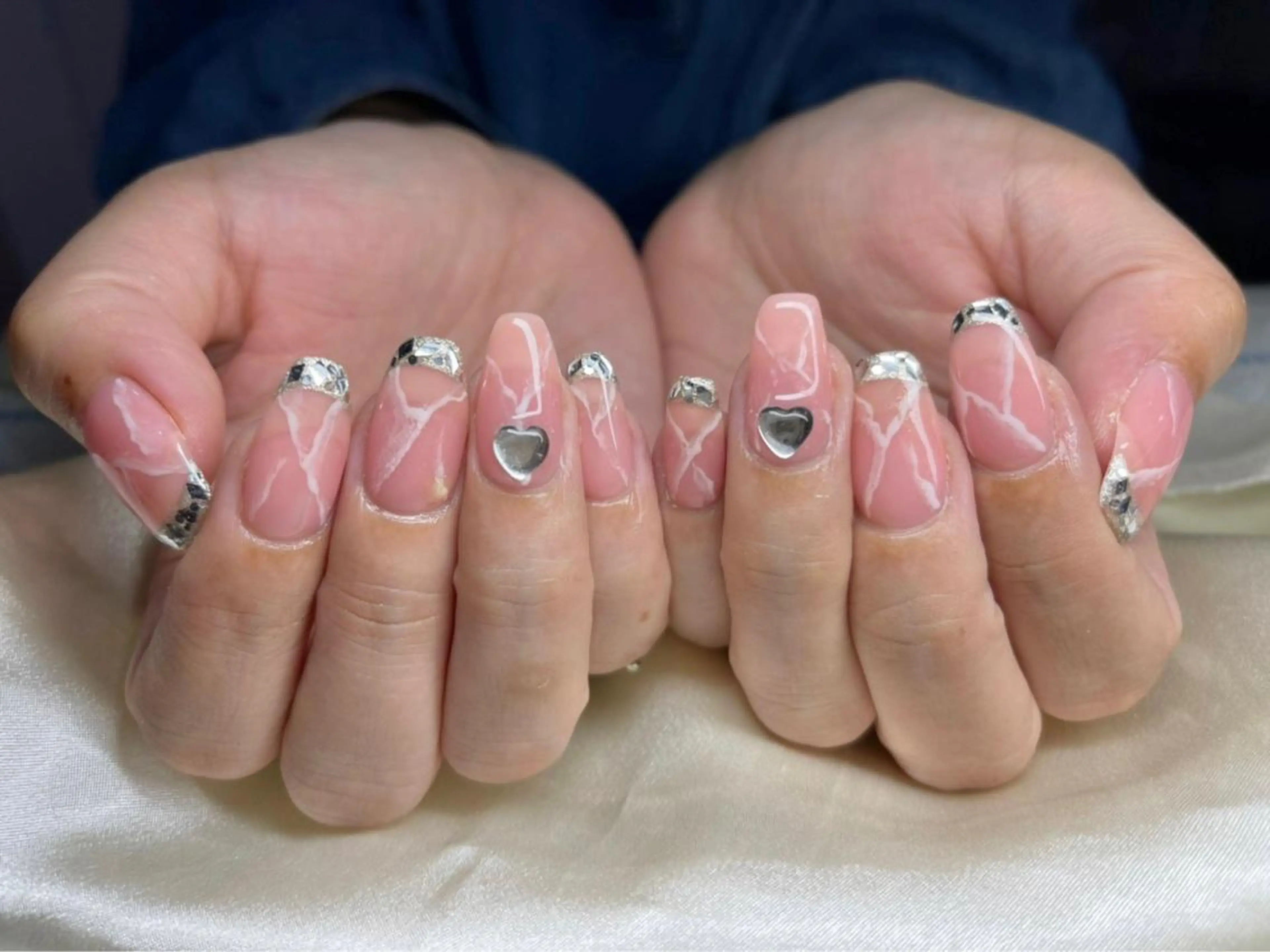 ネイル マツエク・マツパ アイブロウ 韓国風マツエク パリジェンヌラッシュリフト まつげパーマ ワンホンマツエク 長さ出し ハンドネイル Nail&eye Belire 新宿のネイルデザイン