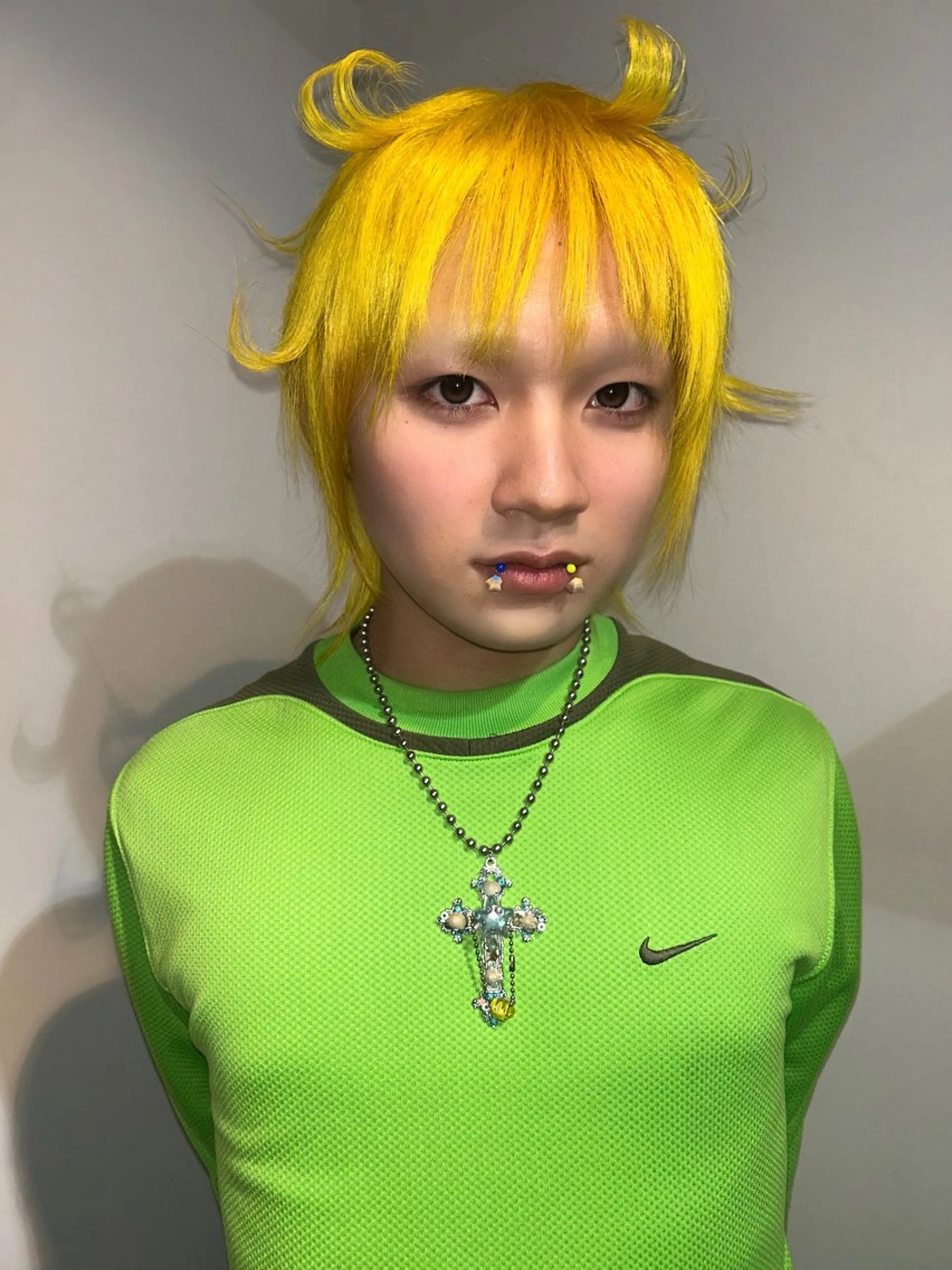 ショート カラー スギヤマ シユのヘアスタイル