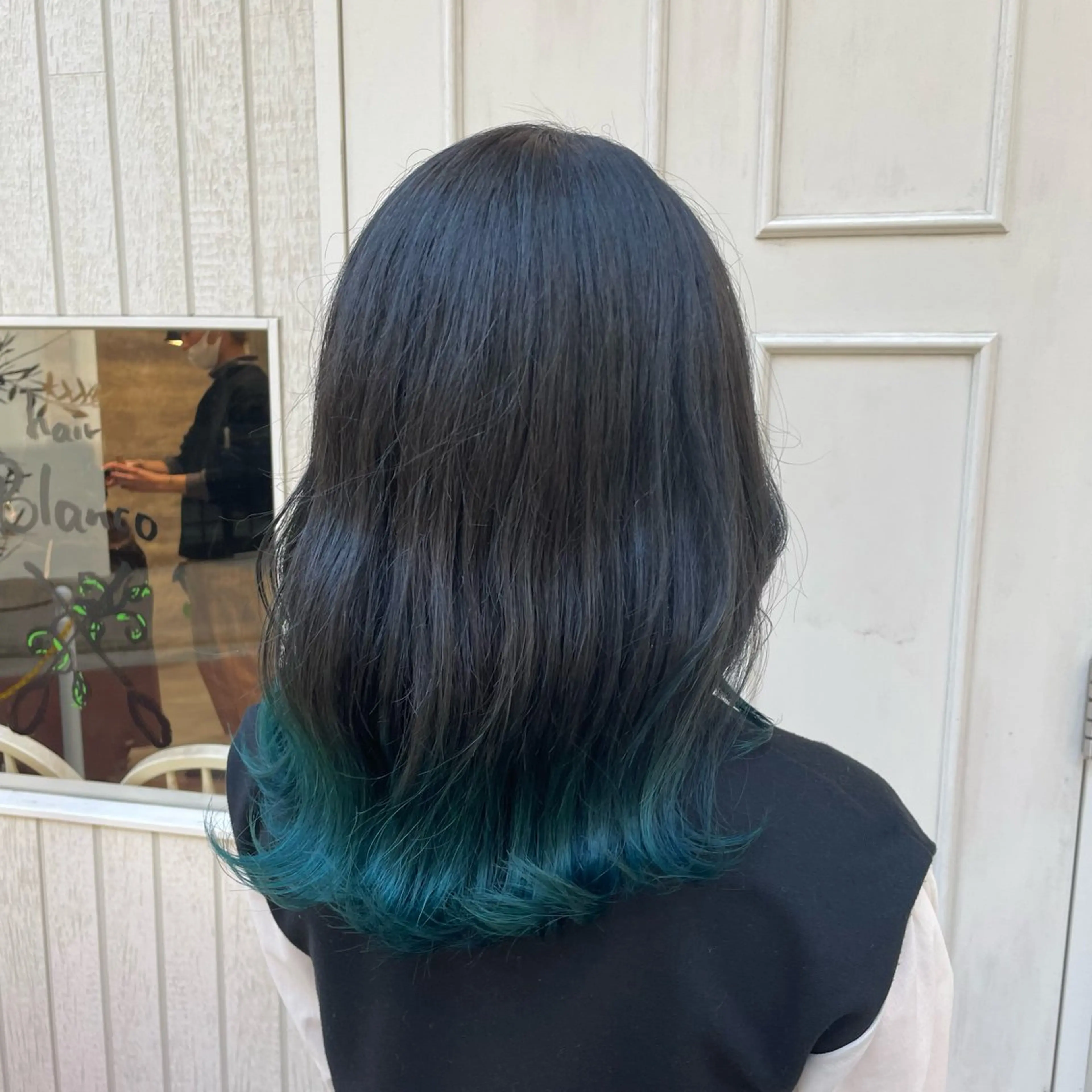 グラデーションカラー(毛先のブリーチ&全体カラー)&トリートメントの写真