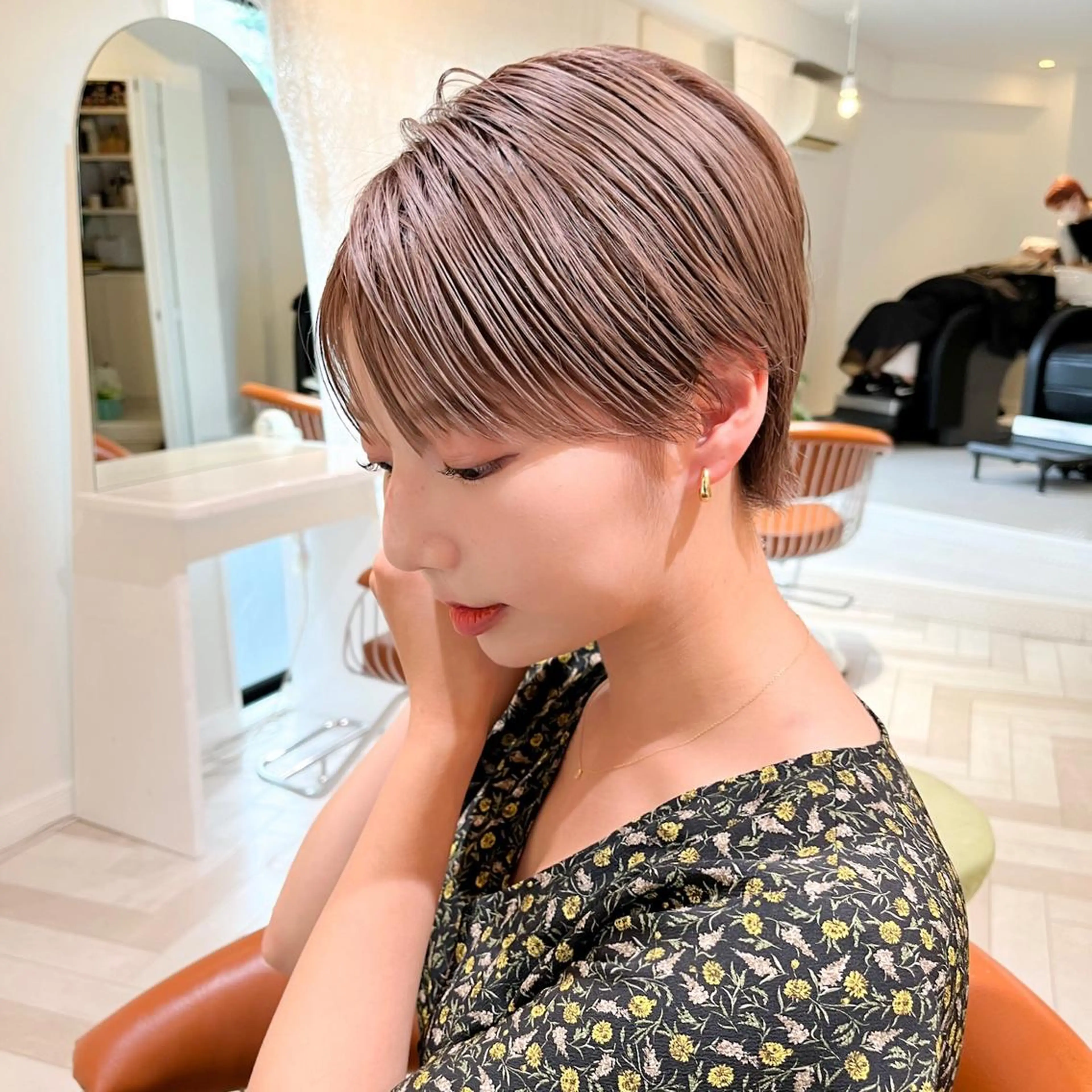 ショート カラー グレージュ ラベンダーカラー ラベンダーグレージュ ラベンダーグレー ショートヘア Memories 銀座のヘアスタイル