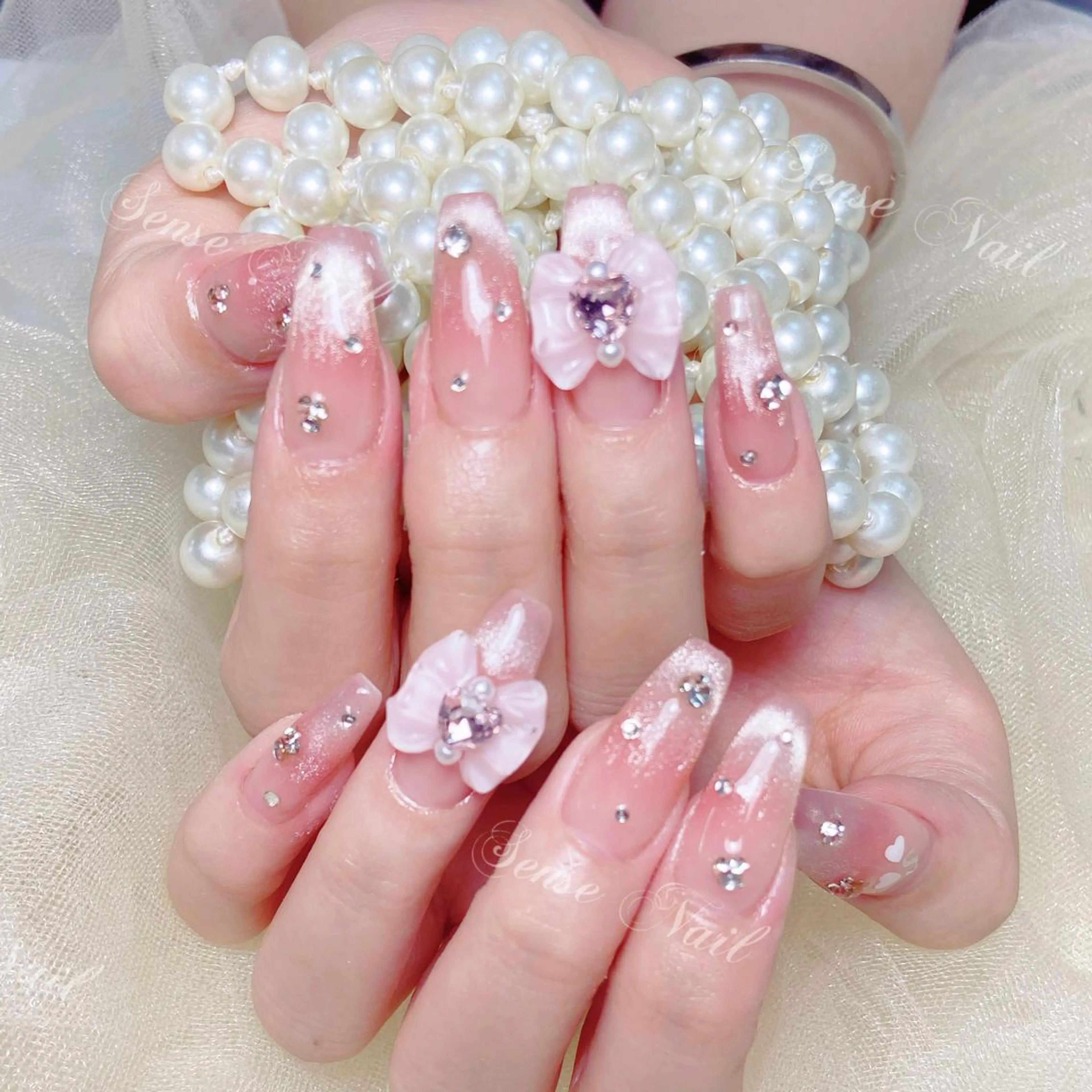 ネイル Queening 🦋のネイルデザイン