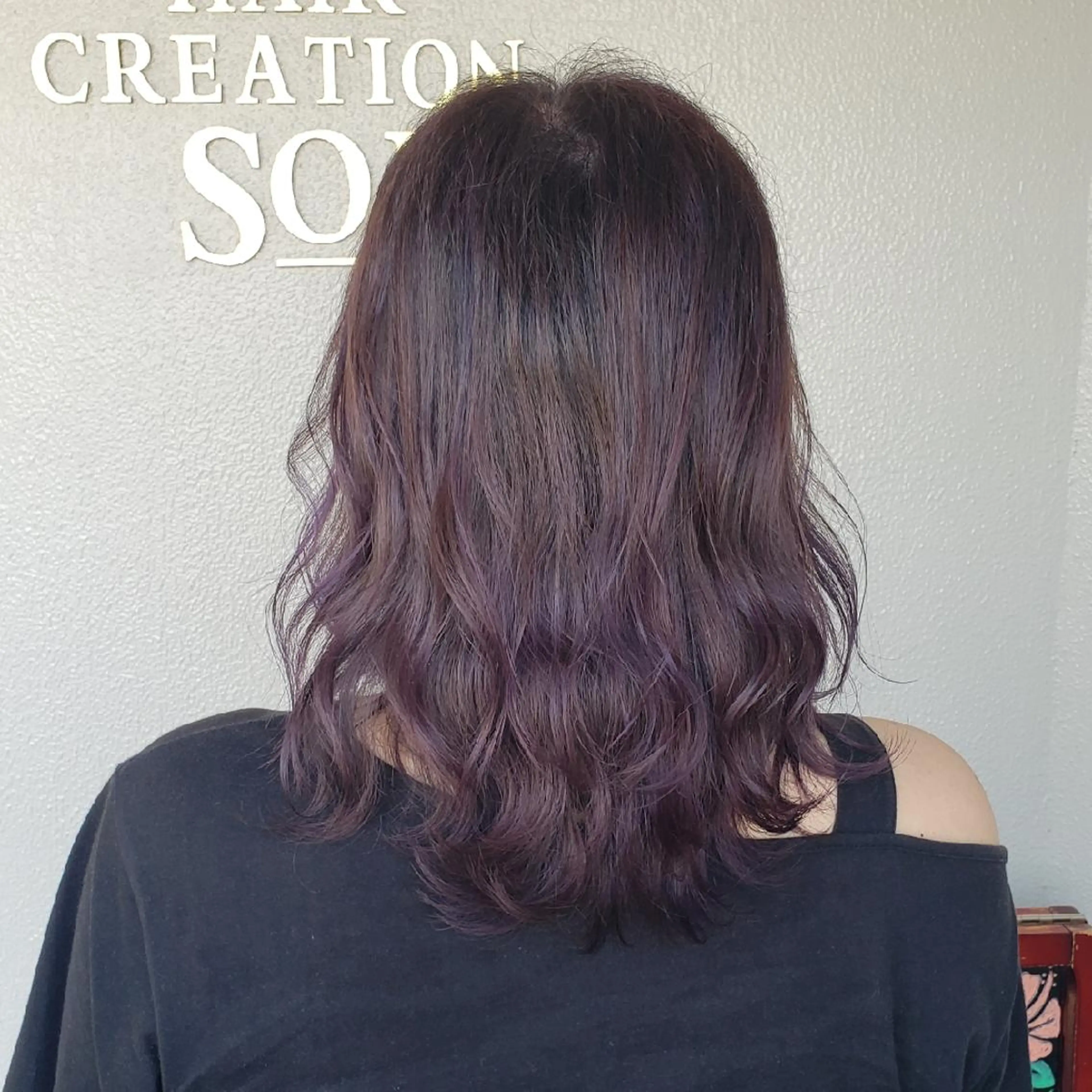 ミディアム カラー バレイヤージュ パープルカラー レイヤーカット 神谷 涼のヘアスタイル