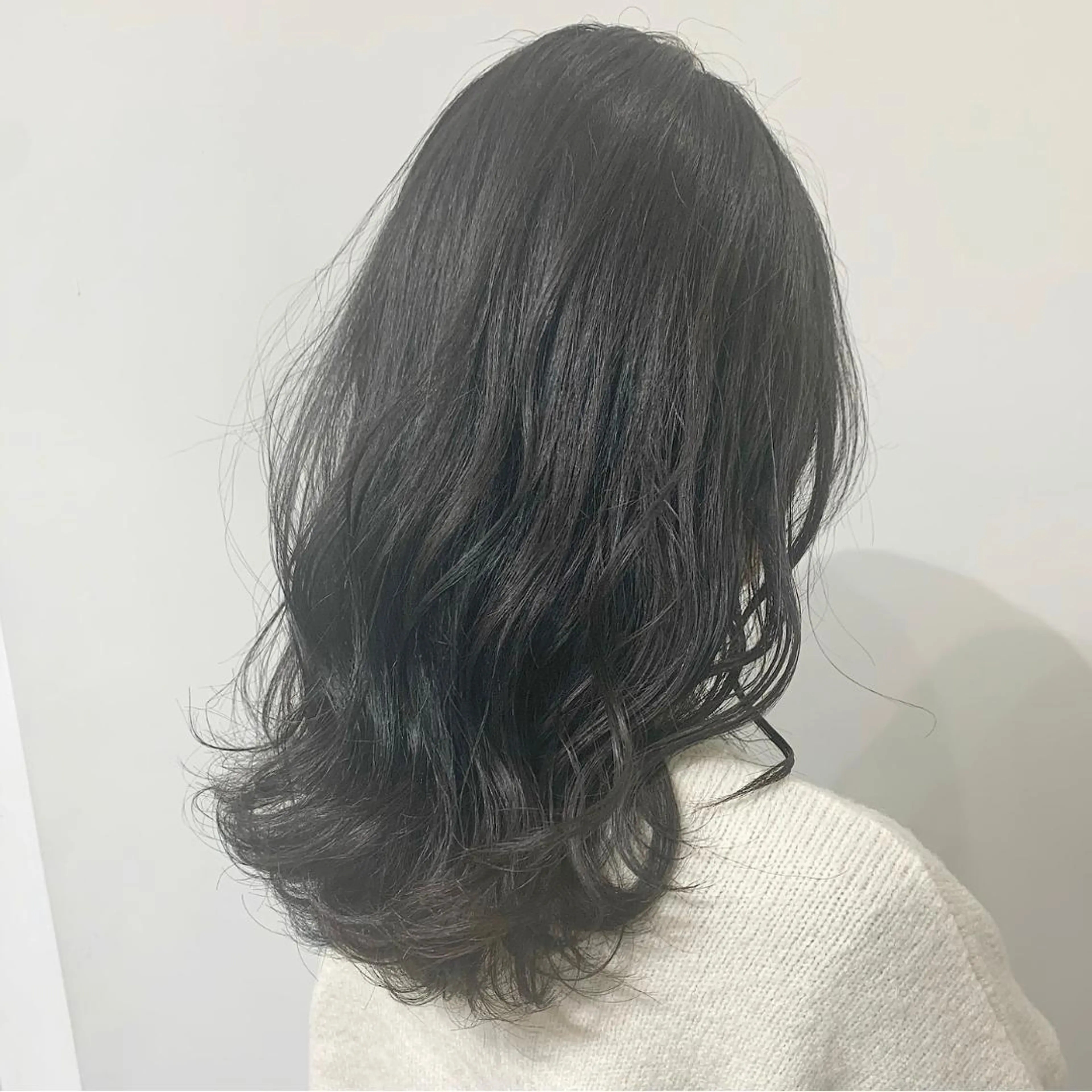 セミロング カラー いけだ　ひかり ハイライトくびれヘアのヘアスタイル