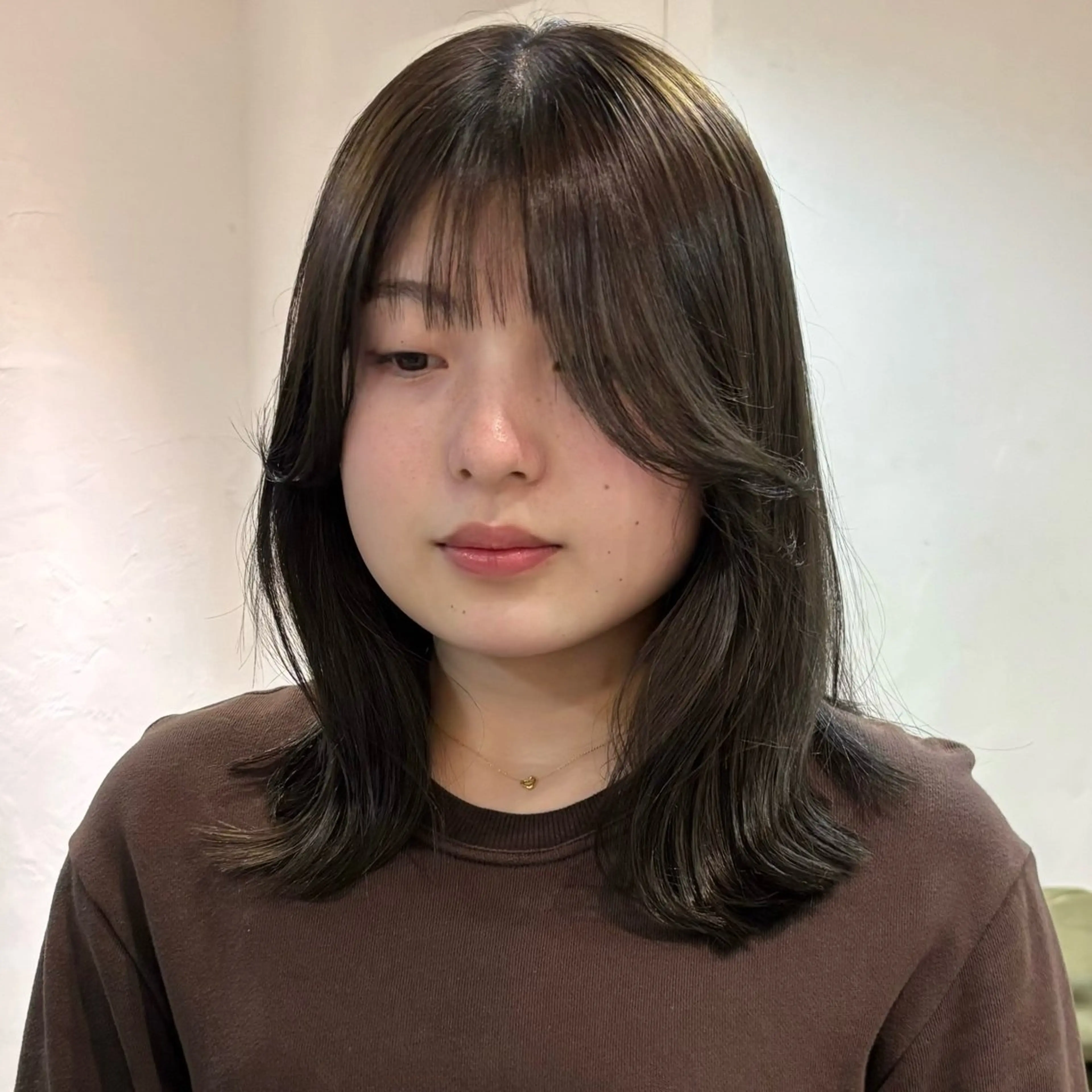 ミディアム カット ヘアカラー トリートメント 盛れる透明感カラー・ momokaのヘアスタイル