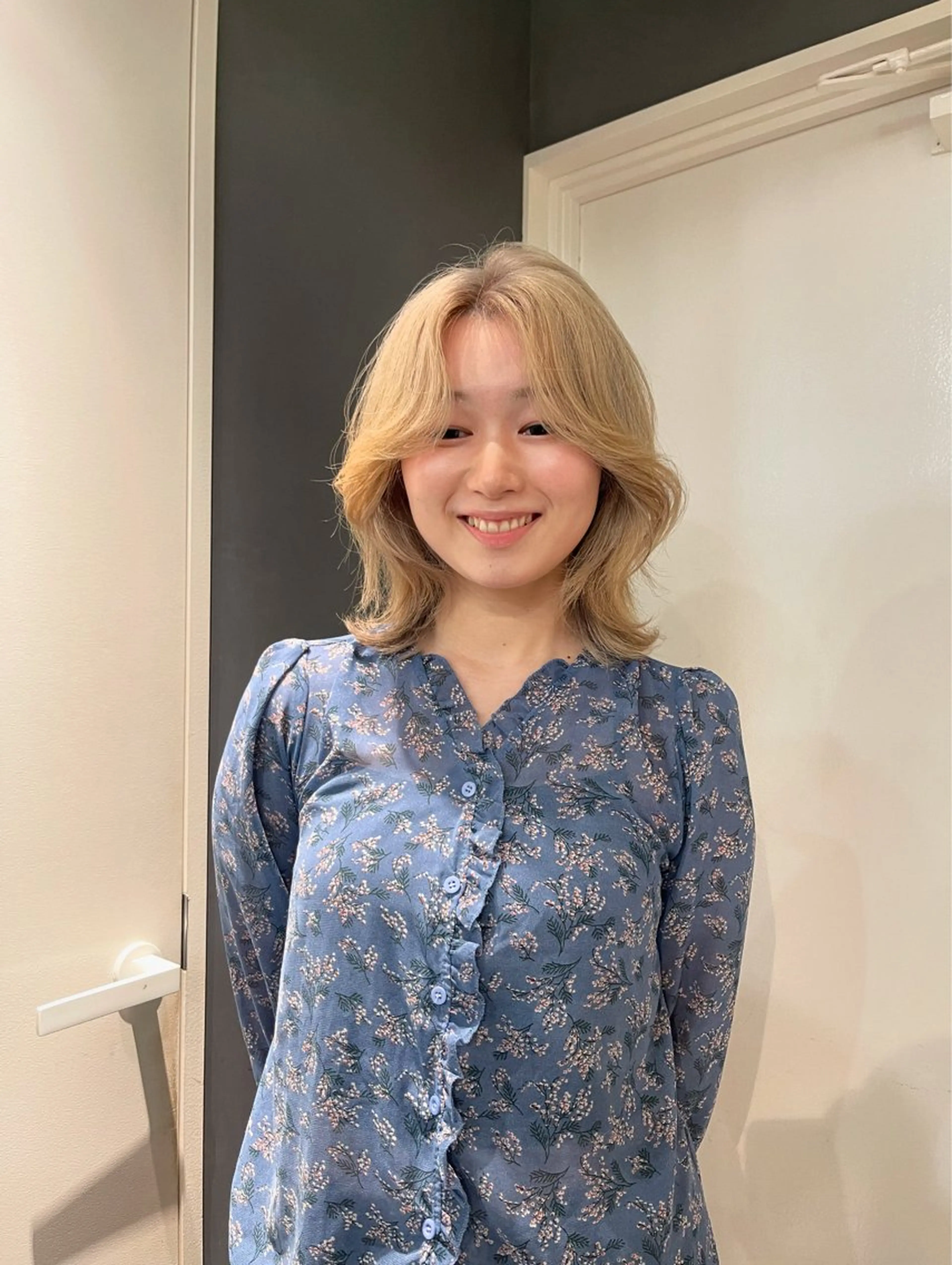 ミディアム カラー ミディアムレイヤー ブリーチ ブロンド レイヤーカット カット ヘアカラー トリートメント 透明感カラー/レイヤ ー/艶髪/NENEのヘアスタイル