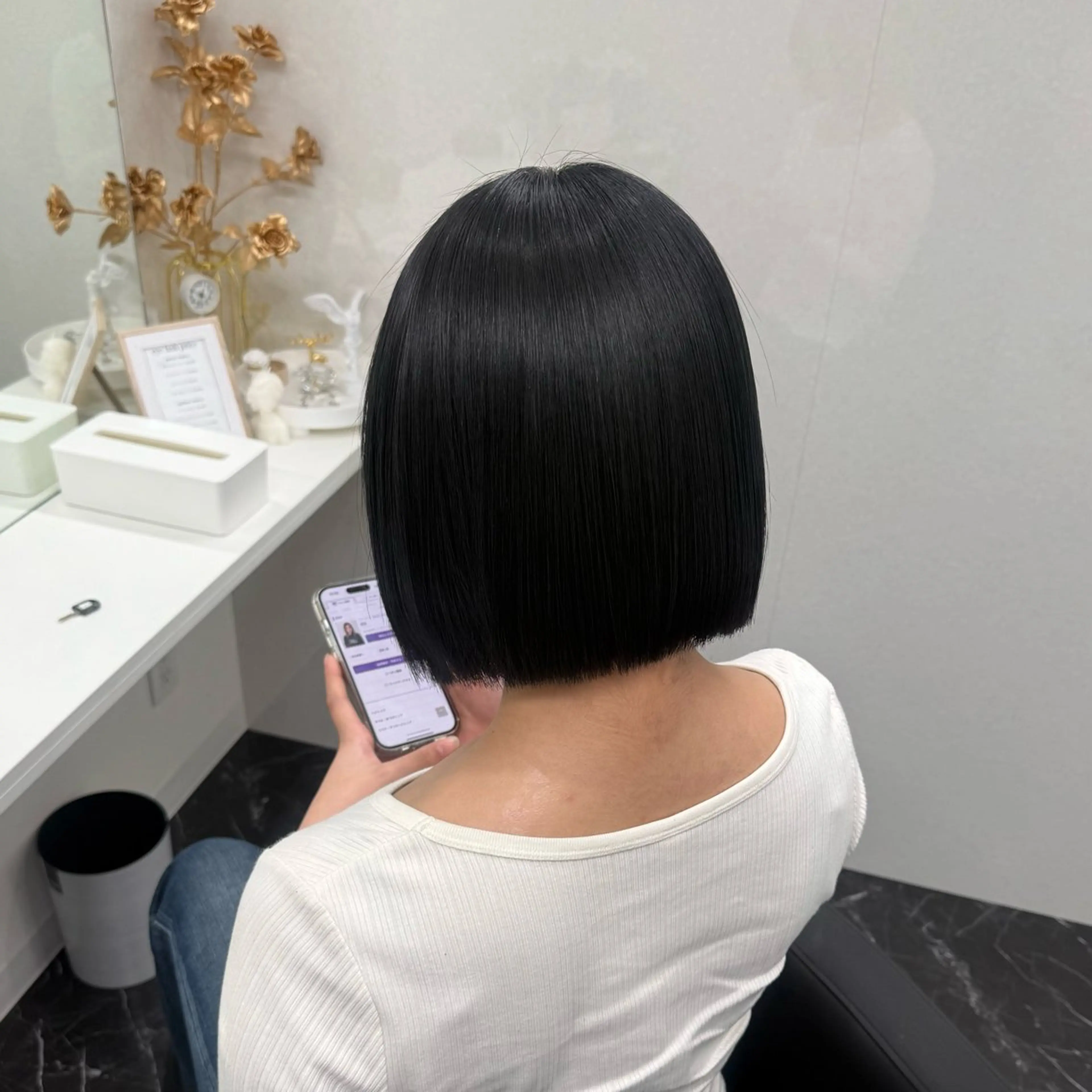 ミディアム カラー 黒髪 ブリーチ ブルーカラー ブルーブラック ダークグレー ヘアカラー トリートメント ケアブリーチ/ 髪質改善/上質艶髪のヘアスタイル