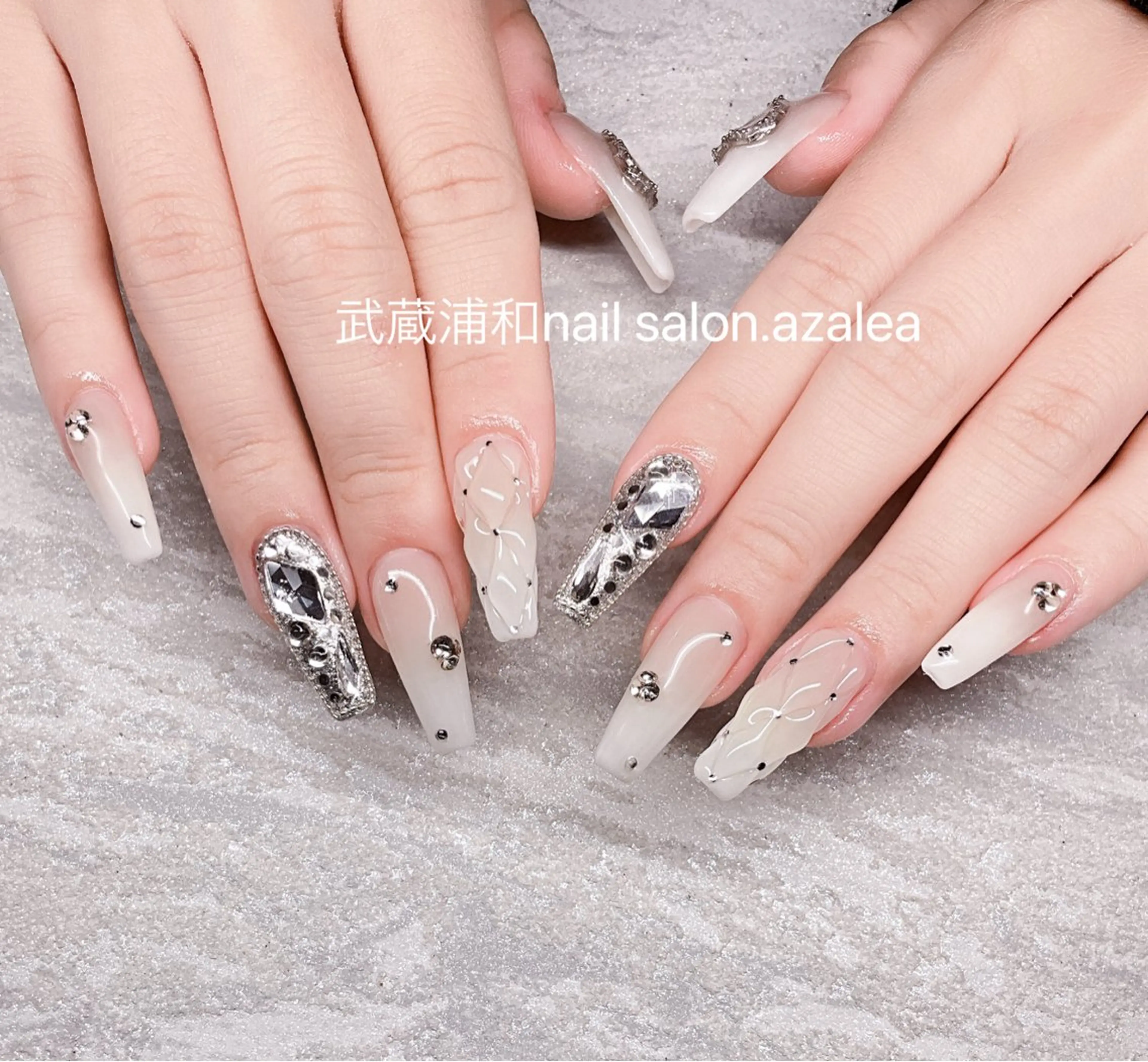 ネイル ハンドネイル R inのネイルデザイン