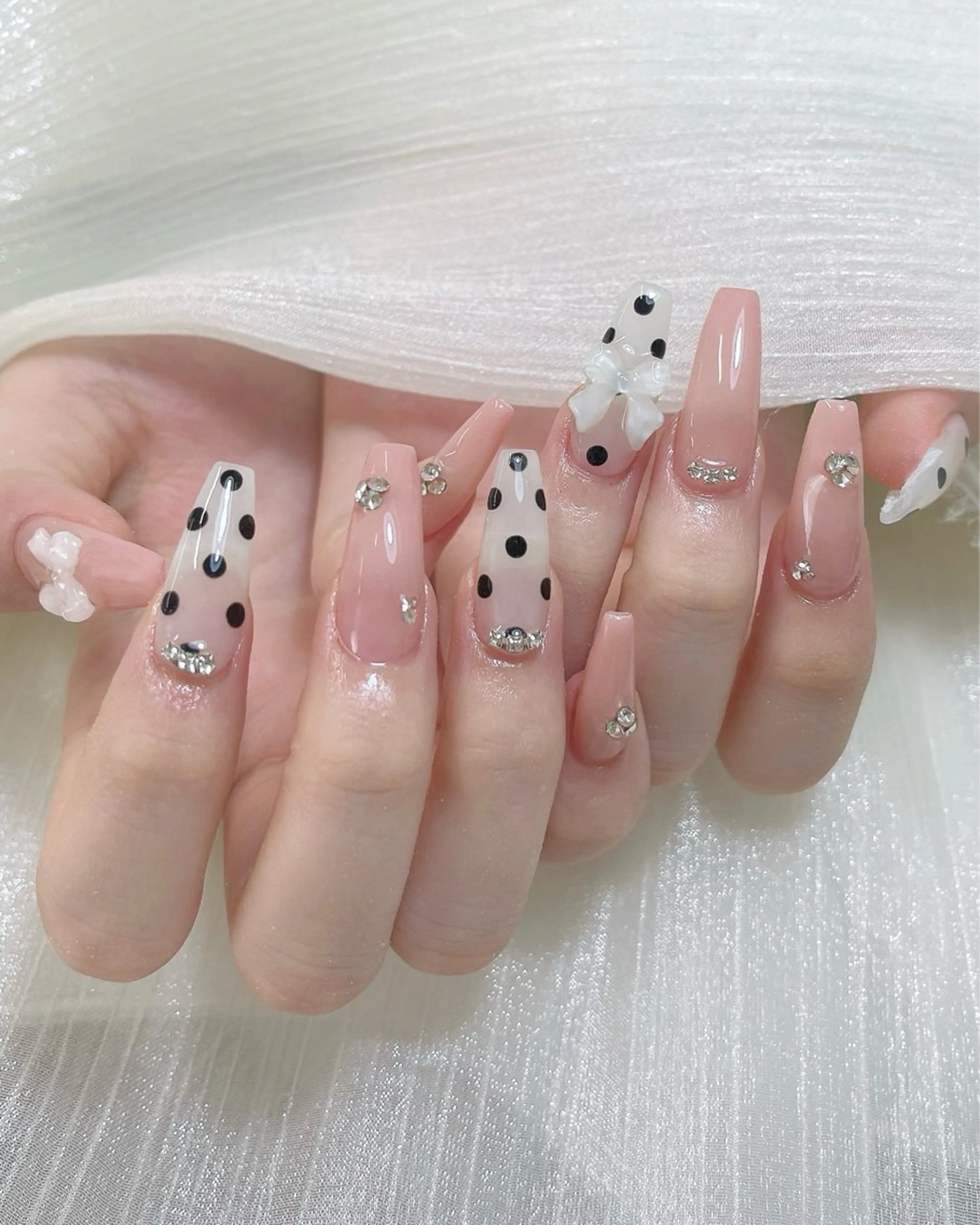 ネイル チークネイル ドット フレンチネイル ハート キラキラネイル ハンドネイル Speraネイル 大宮店🎀のネイルデザイン