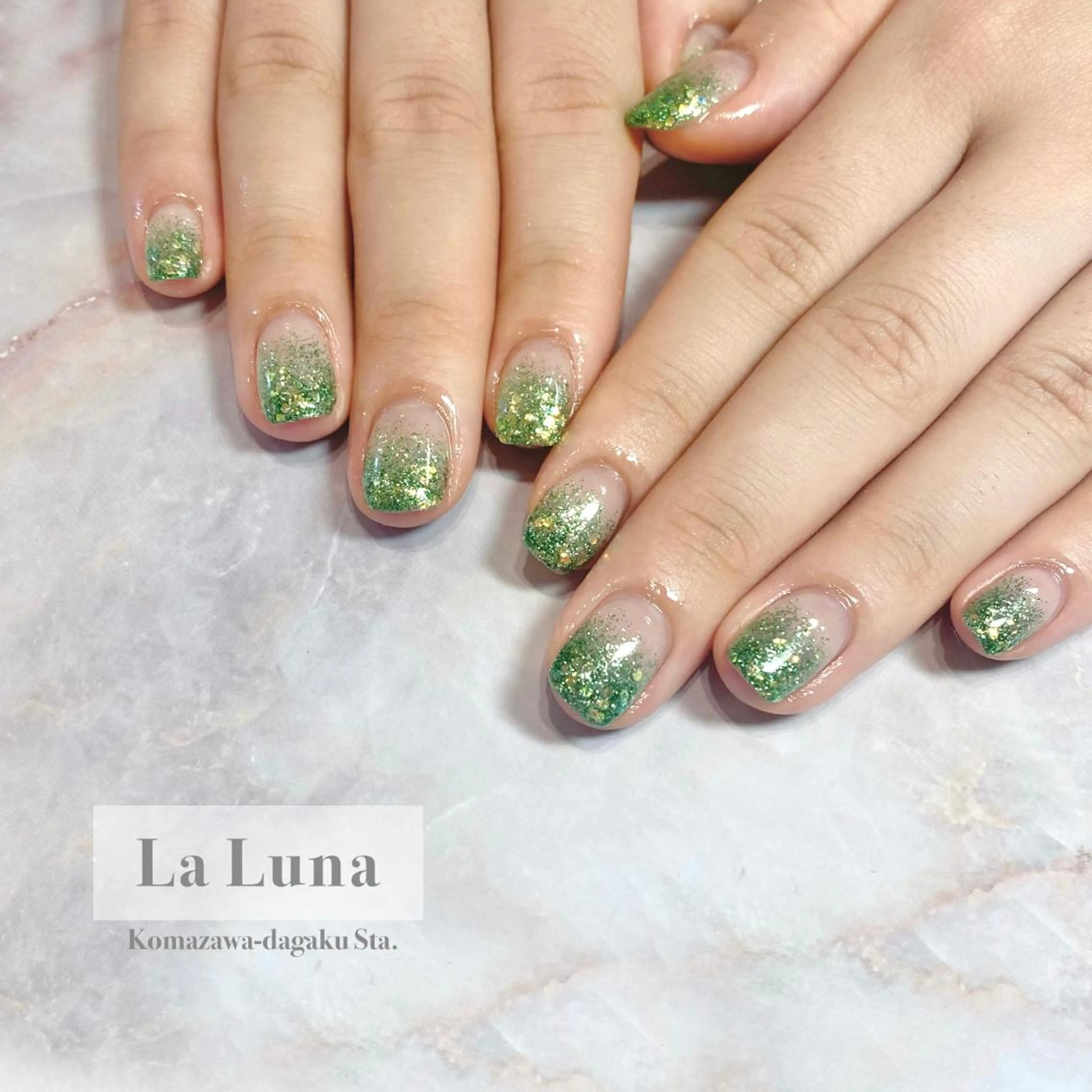 ネイル ラメ(グリッター) ラメグラデーション ＬａＬｕｎａ🌙 Natsukiのネイルデザイン