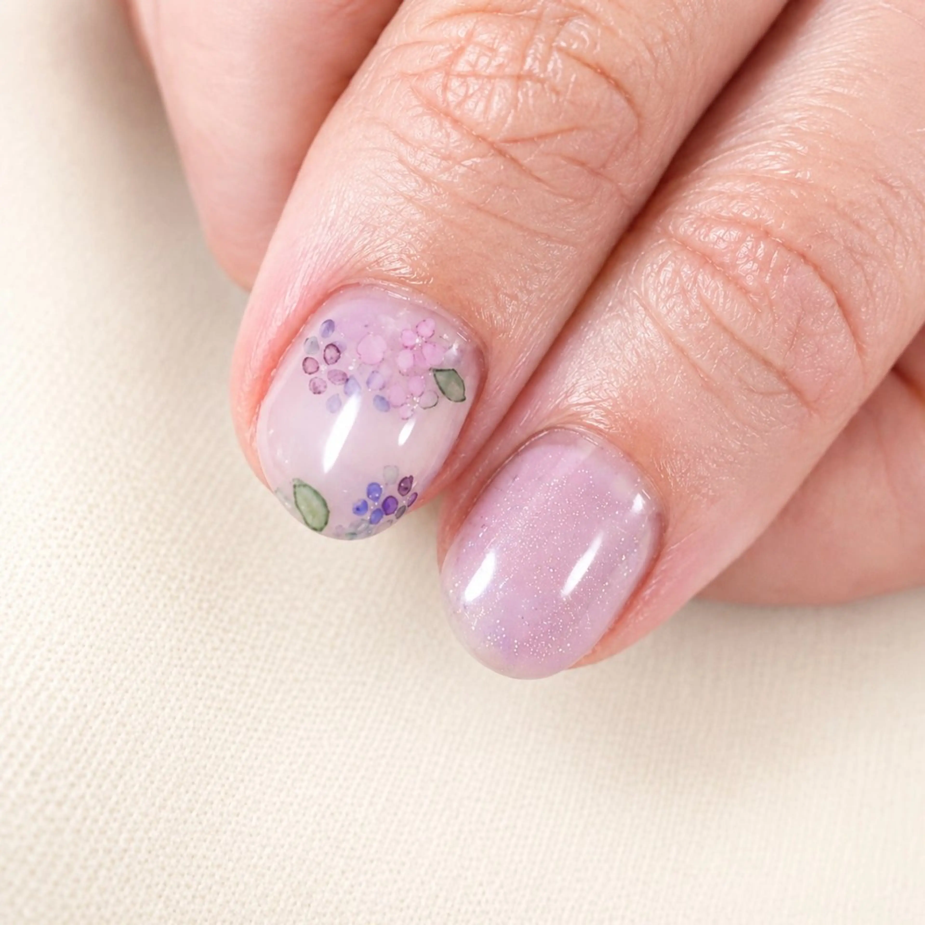 ネイル フラワーネイル キラキラネイル ニュアンスネイル パープル ショートネイル ハンドネイル usagi nailのネイルデザイン