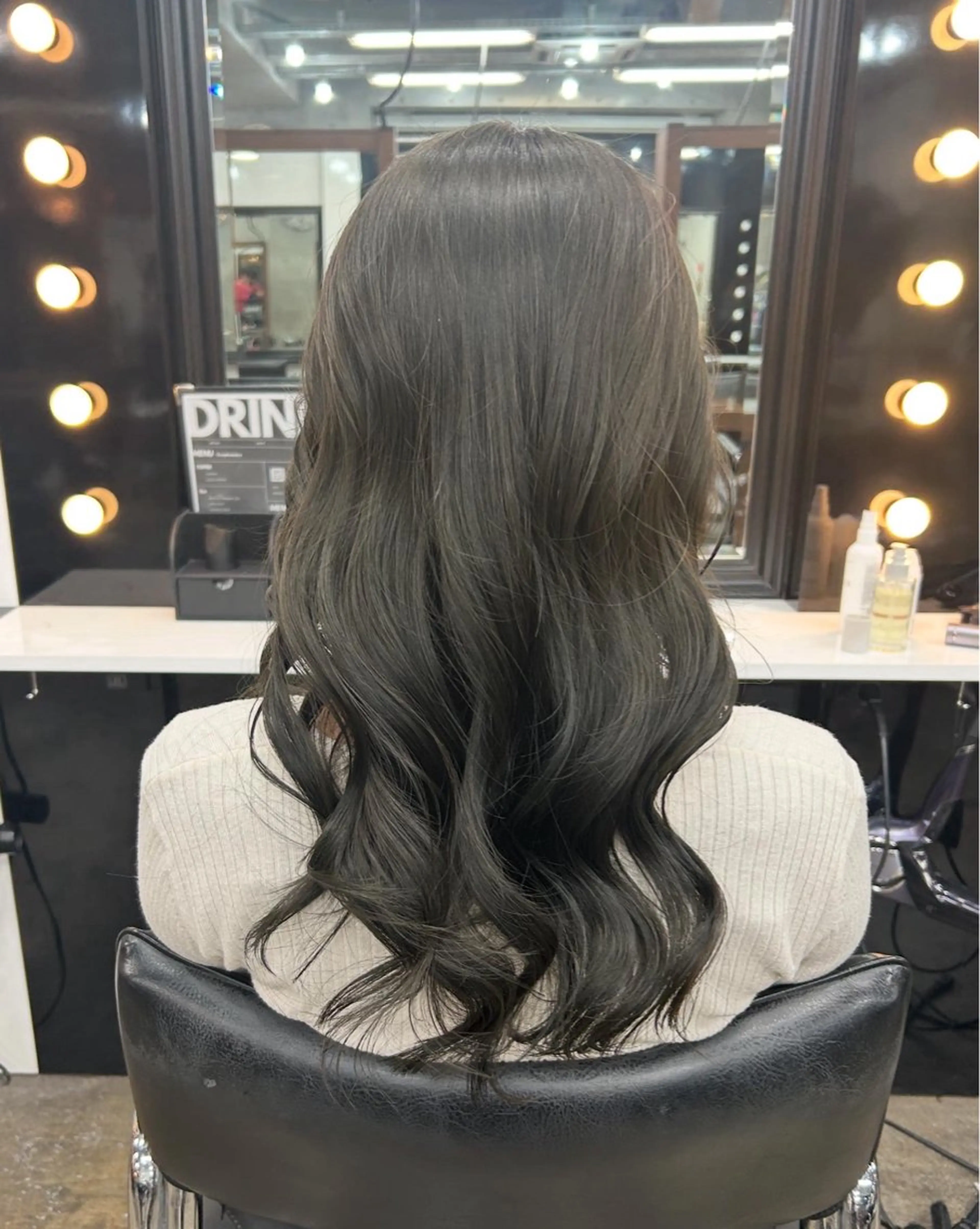 ロング ヘアカラー Hiyo 海外レイヤーカットのヘアスタイル