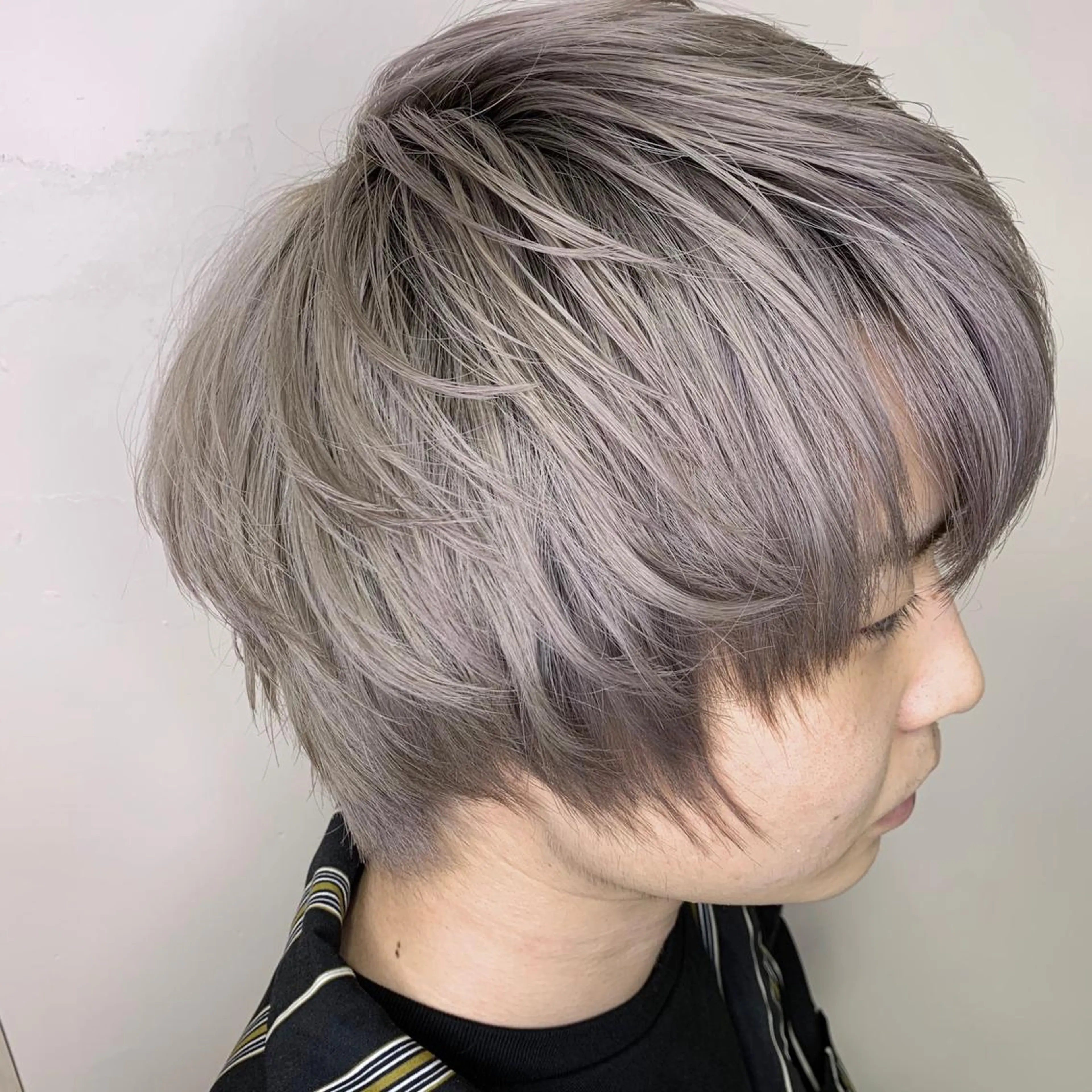 ショート メンズ アッシュ mimiiy梅田 中崎町ハイトーンのヘアスタイル