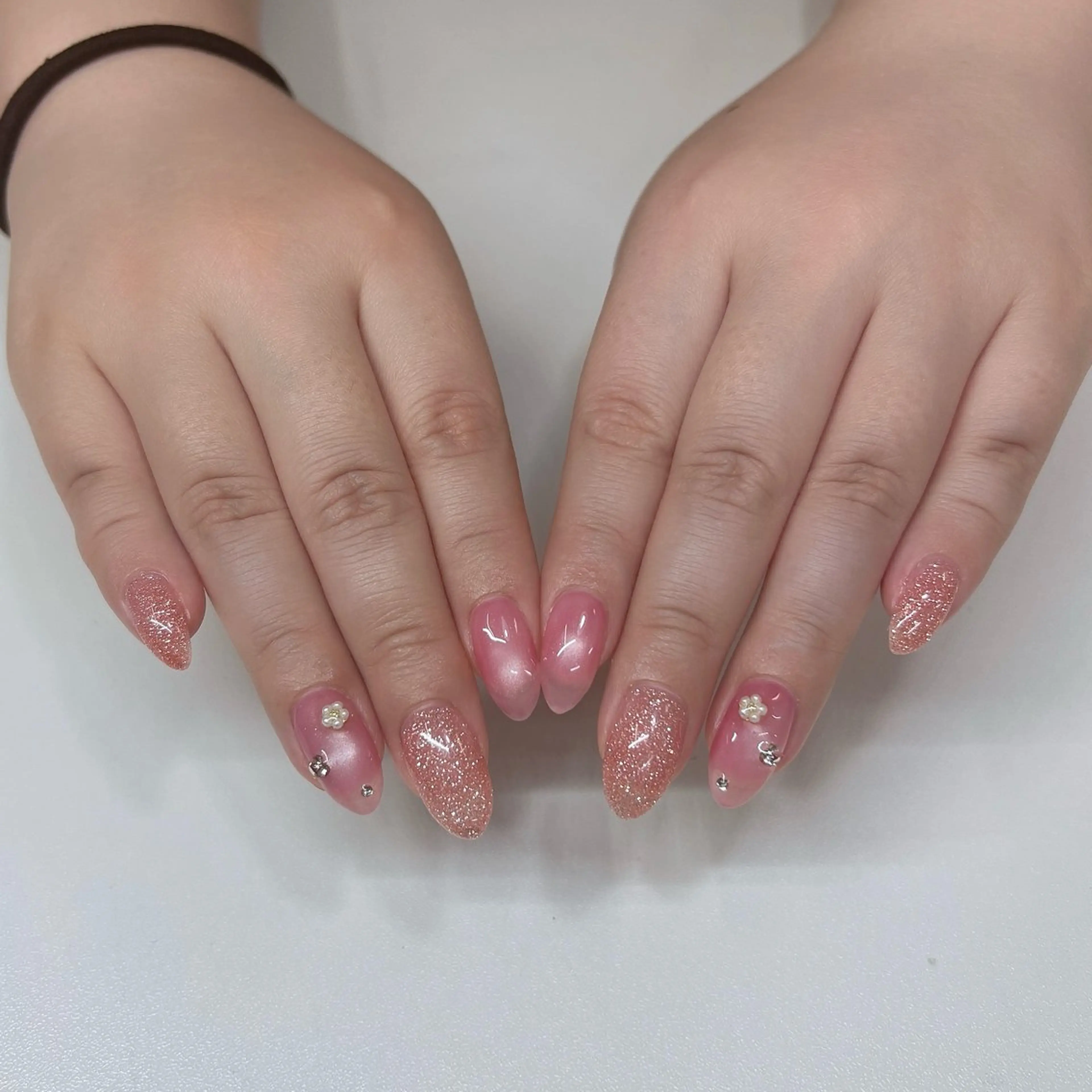 ネイル フラッシュネイル マグネットネイル ピンク 春ネイル ハンドネイル Chipi Neneのネイルデザイン