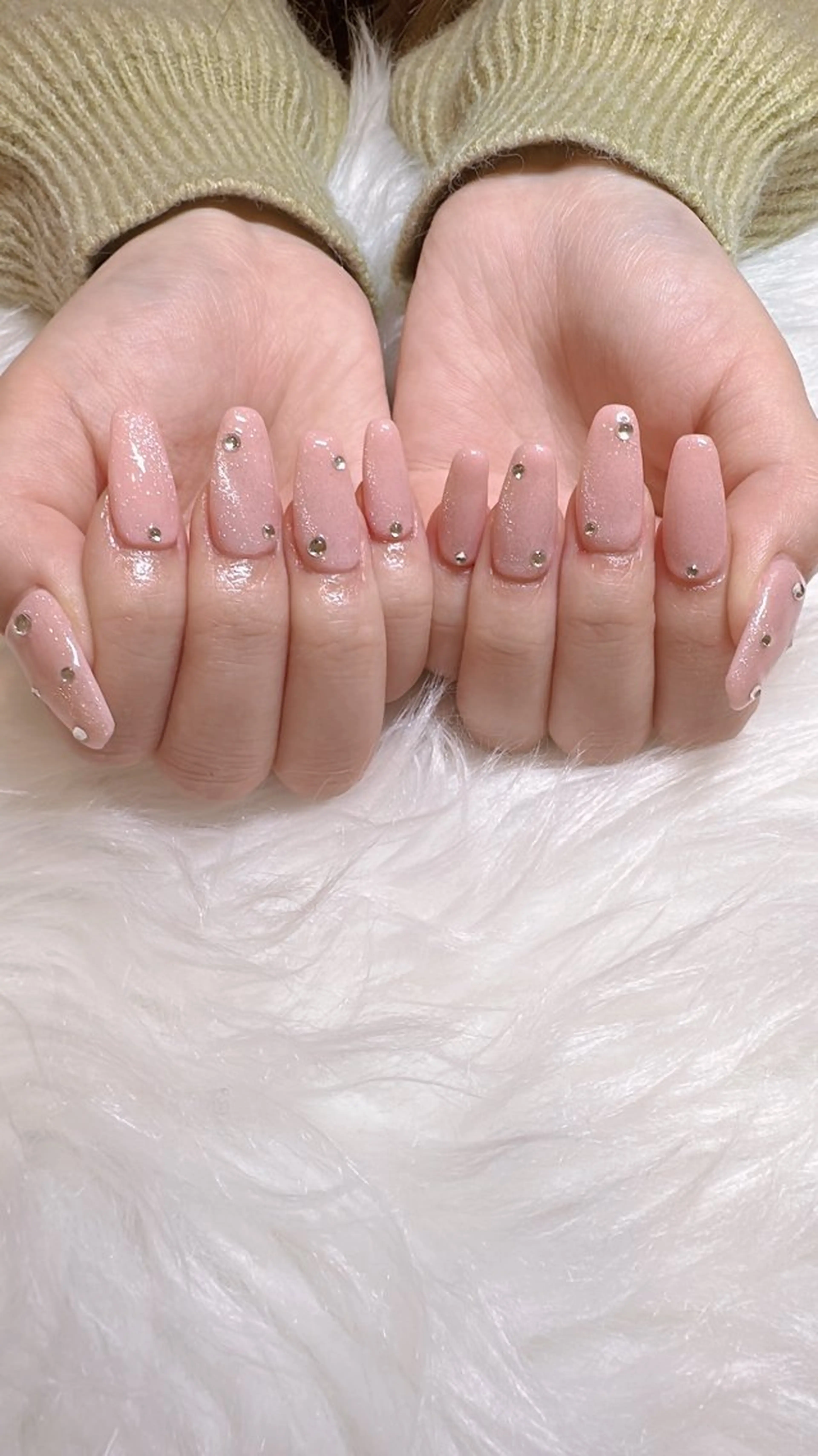 ネイル 長さ出し ワンカラーネイル ストーンネイル キュート ネイルのネイルデザイン