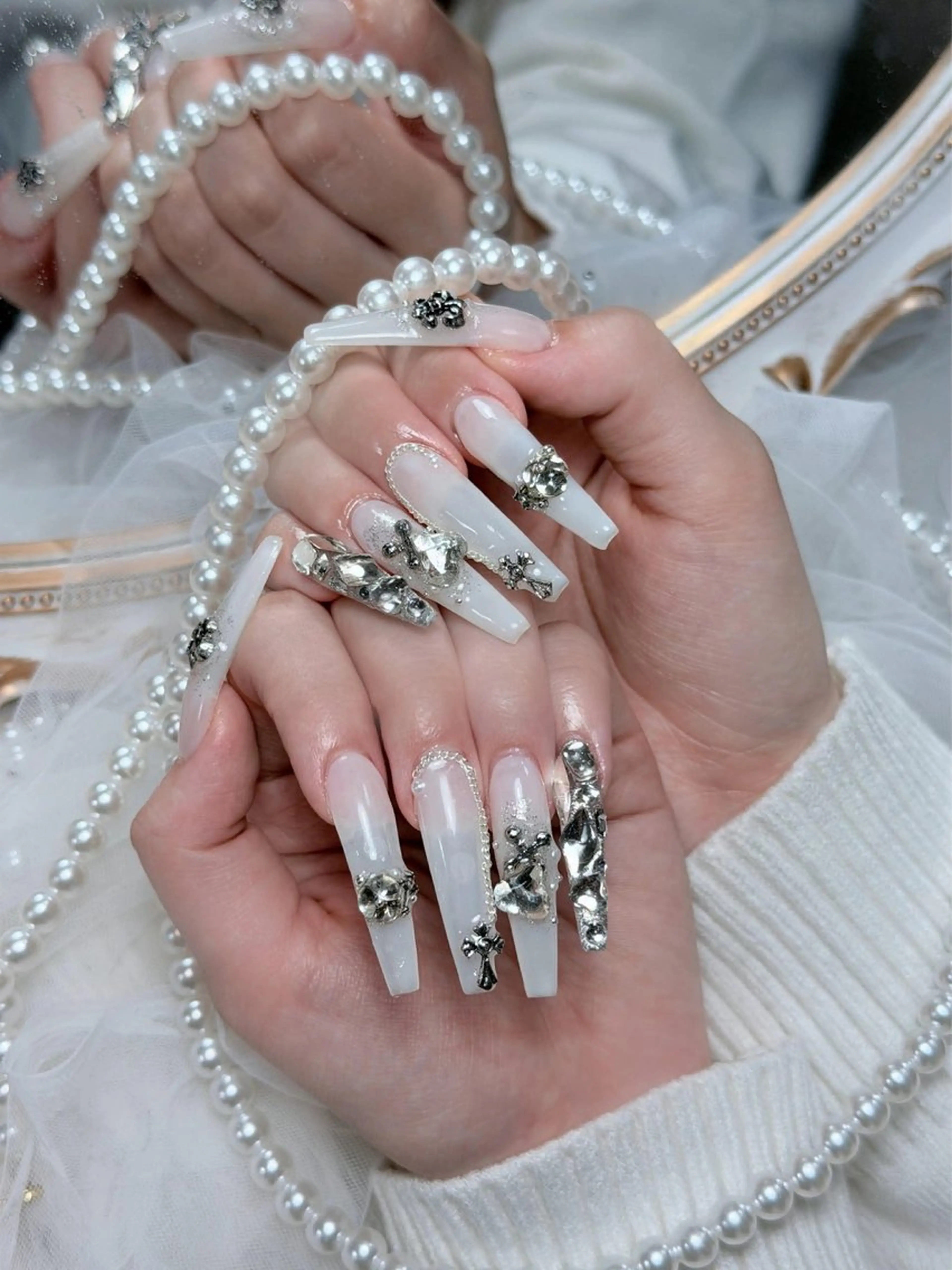 ネイル チークネイル ドット フレンチネイル グラデーション ハート ハンドネイル Julli NailStudioのネイルデザイン