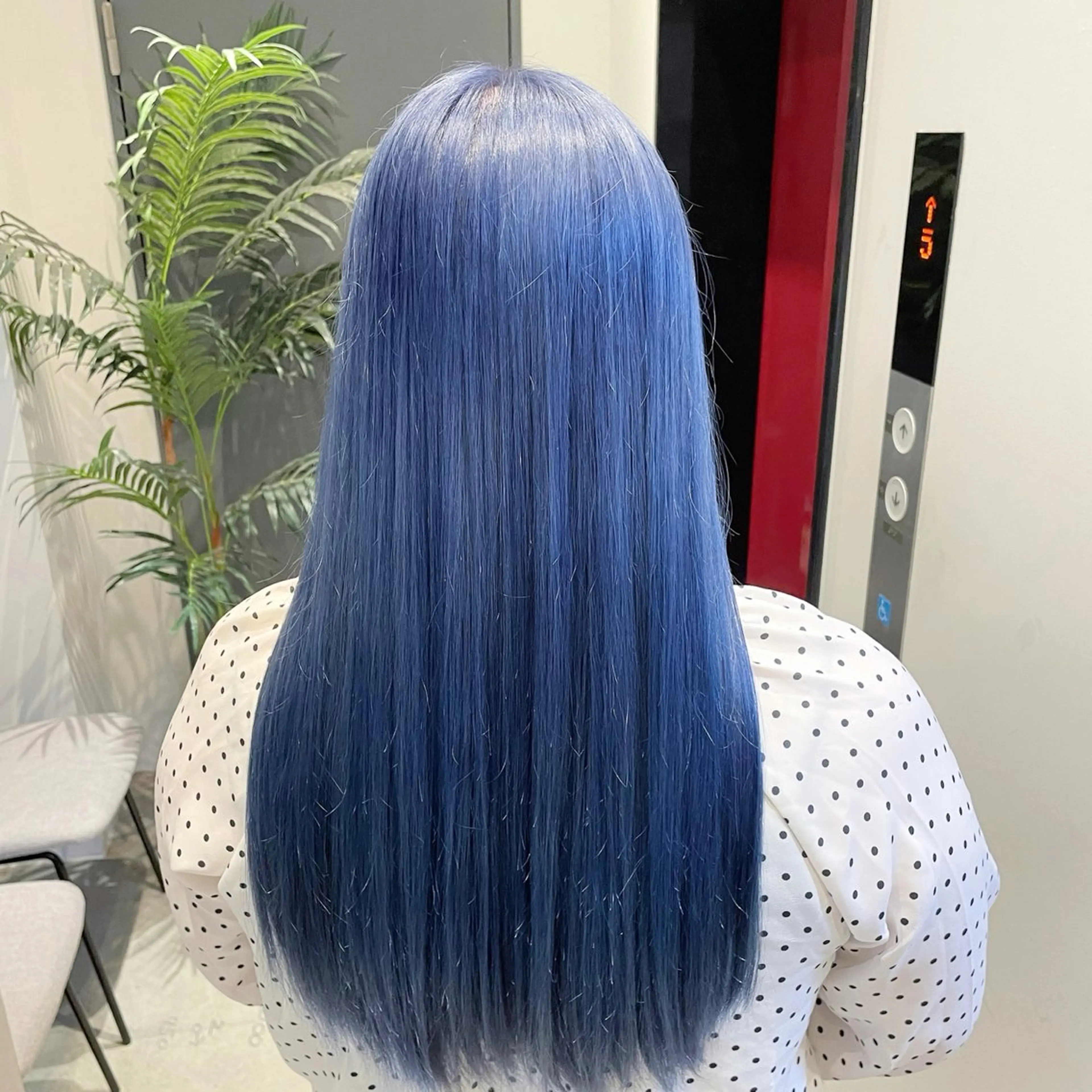 セミロング カラー ブルーカラー パープルカラー 🤍haruna 🤍SUIのヘアスタイル