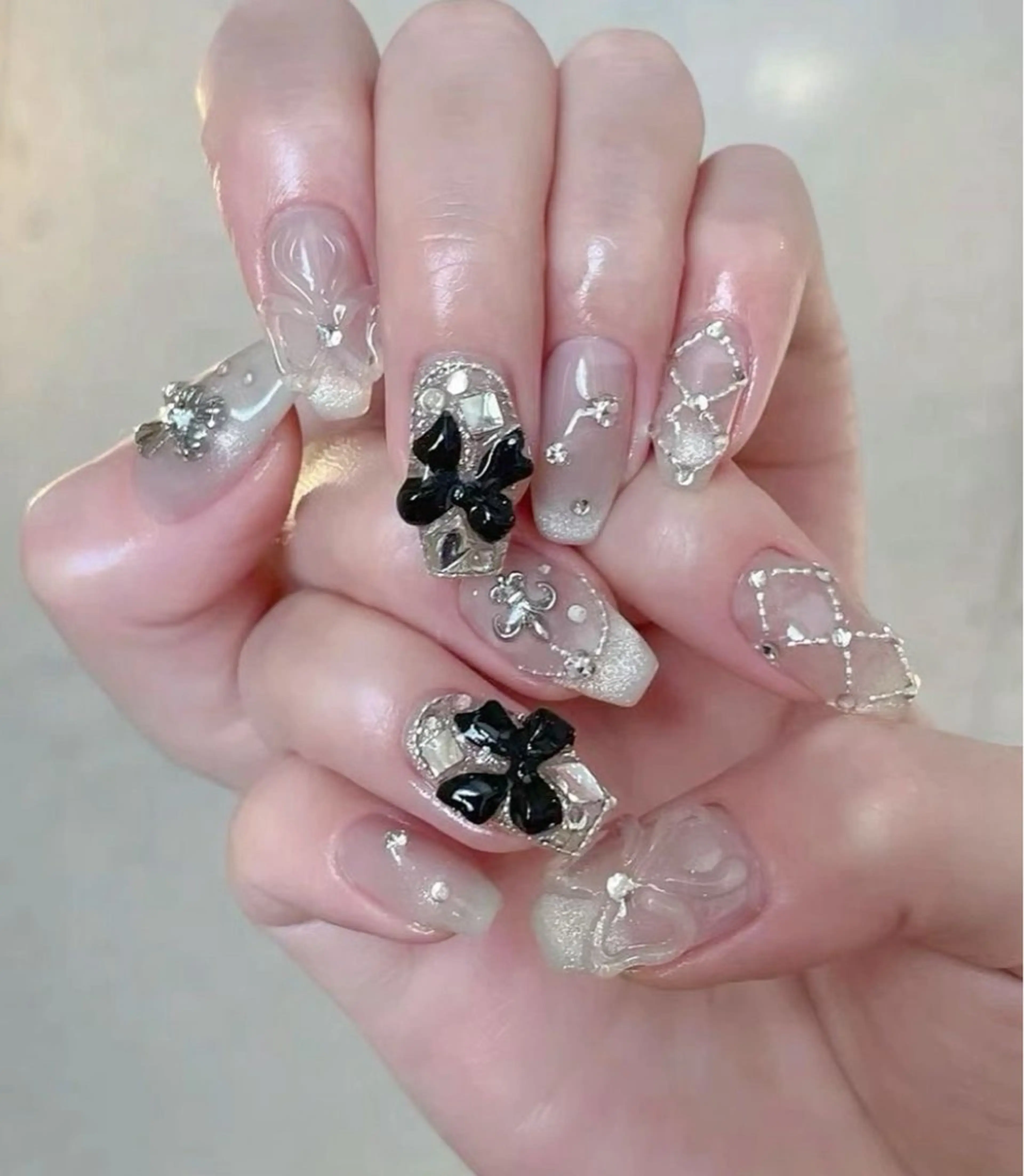 ネイル マグネットネイル ピンク ネイルチップ 冬ネイル クリスマス ハンドネイル Lee Nailsのネイルデザイン