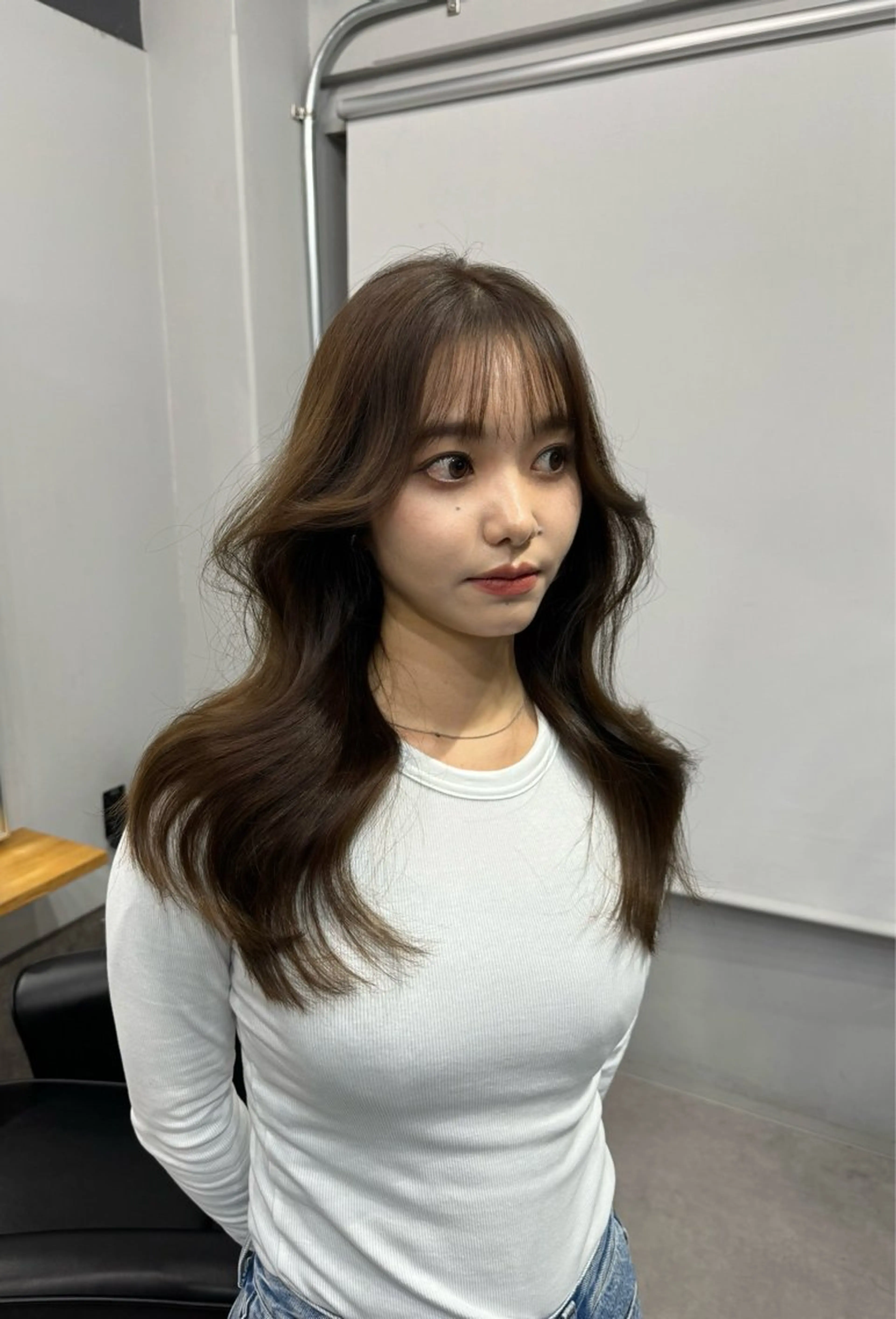 ミディアム カラー カット ヘアカラー トリートメント 西村あきや トレンド韓国ヘアのヘアスタイル