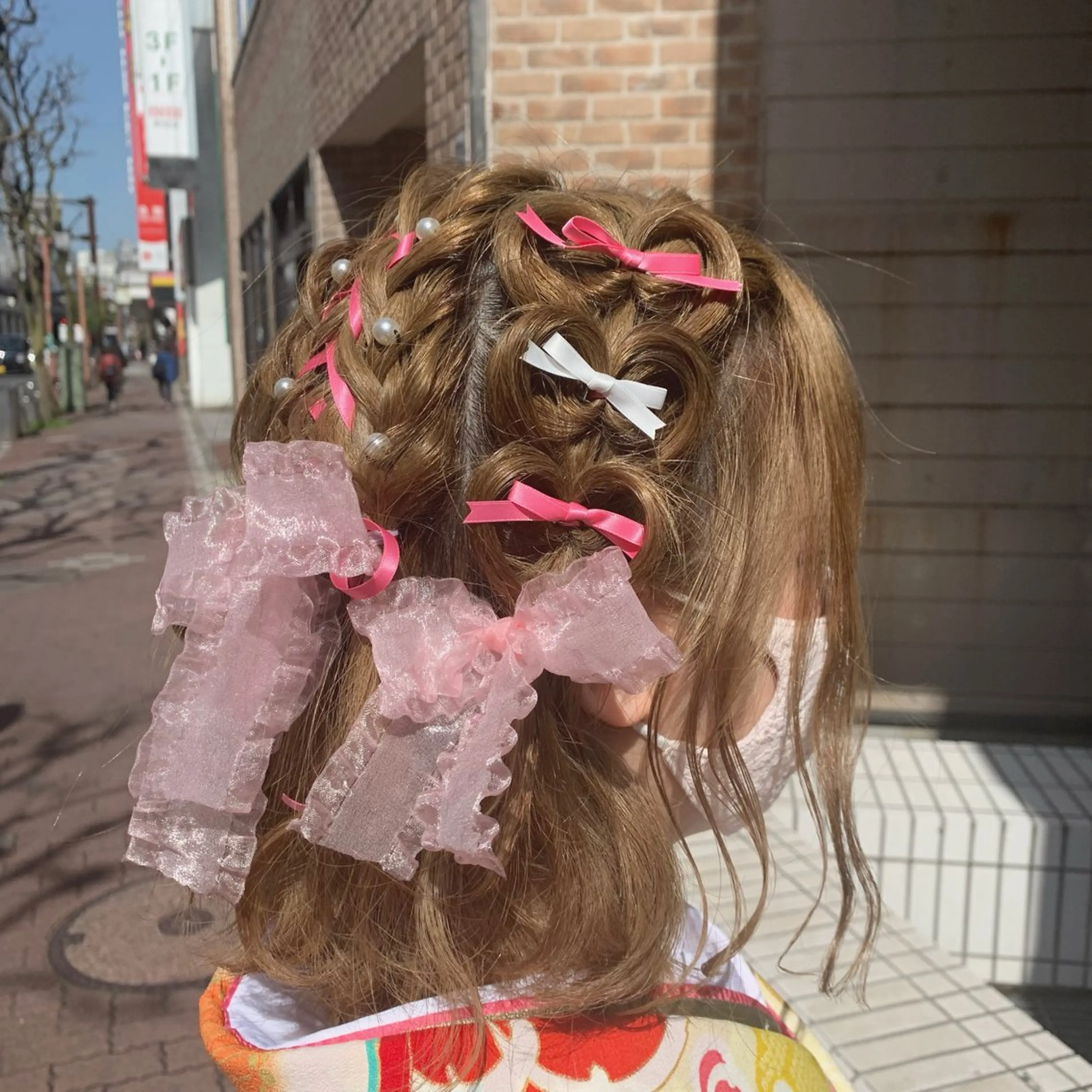 ショート ヘアアレンジ 成人式 ヘアセット 透け感ブラウンカラー /レイヤー🧸ナシコのヘアスタイル