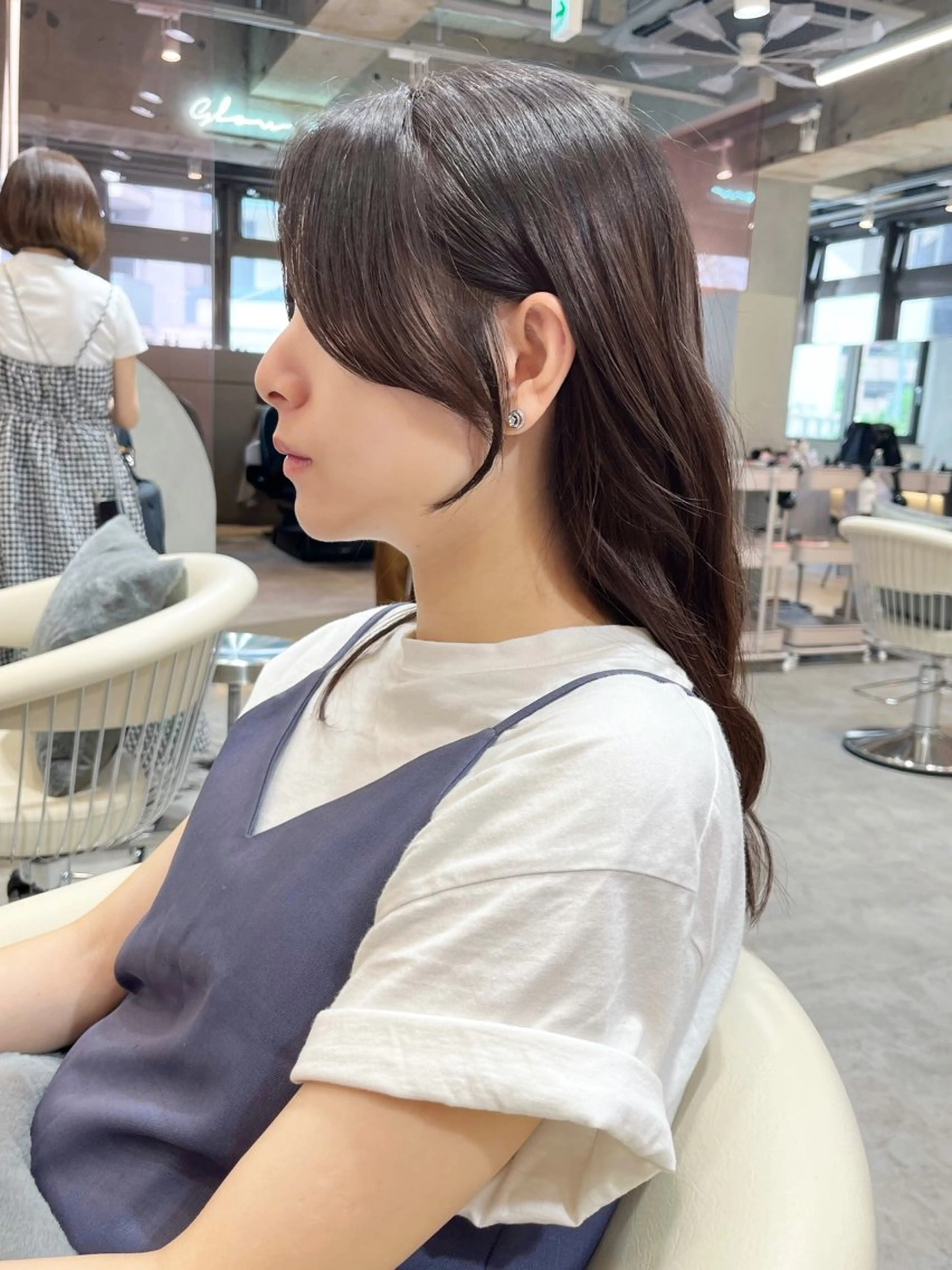 ロング カラー アッシュ 黒髪 ブルーカラー ブルーブラック グレージュ レイヤーカット、ボブ GLROWのヘアスタイル