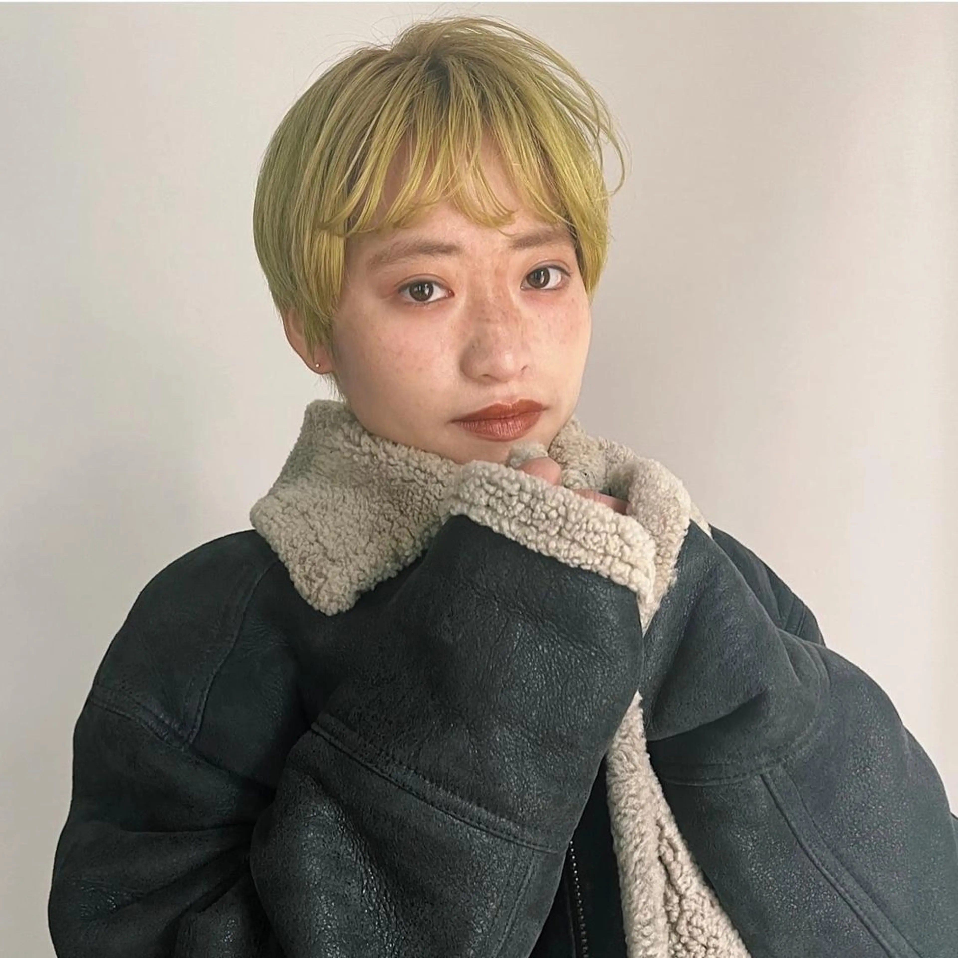 ショート カラー ブリーチ ハイトーンカラー イエローカラー デザインカラー🥂 YUKAのヘアスタイル